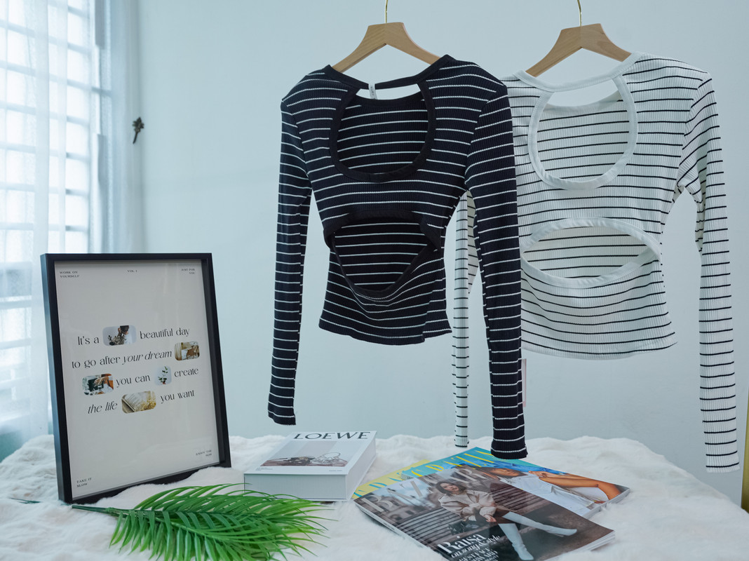 Back Double Cut-Out Striped Slim-Fit Long Sleeve Top ‖ 背部双镂空条纹修身长袖上衣 KR013138903