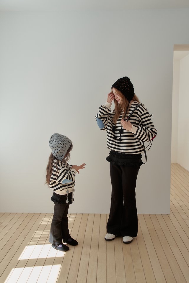 Momoann | Patch Sweatshirt (Black Stripe) with Mom