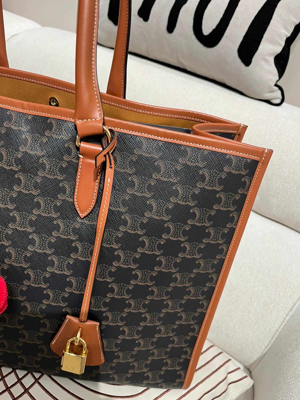 Celine horizontal cabas Triomphe Canvas Tan 100%Authentic, 98%New 