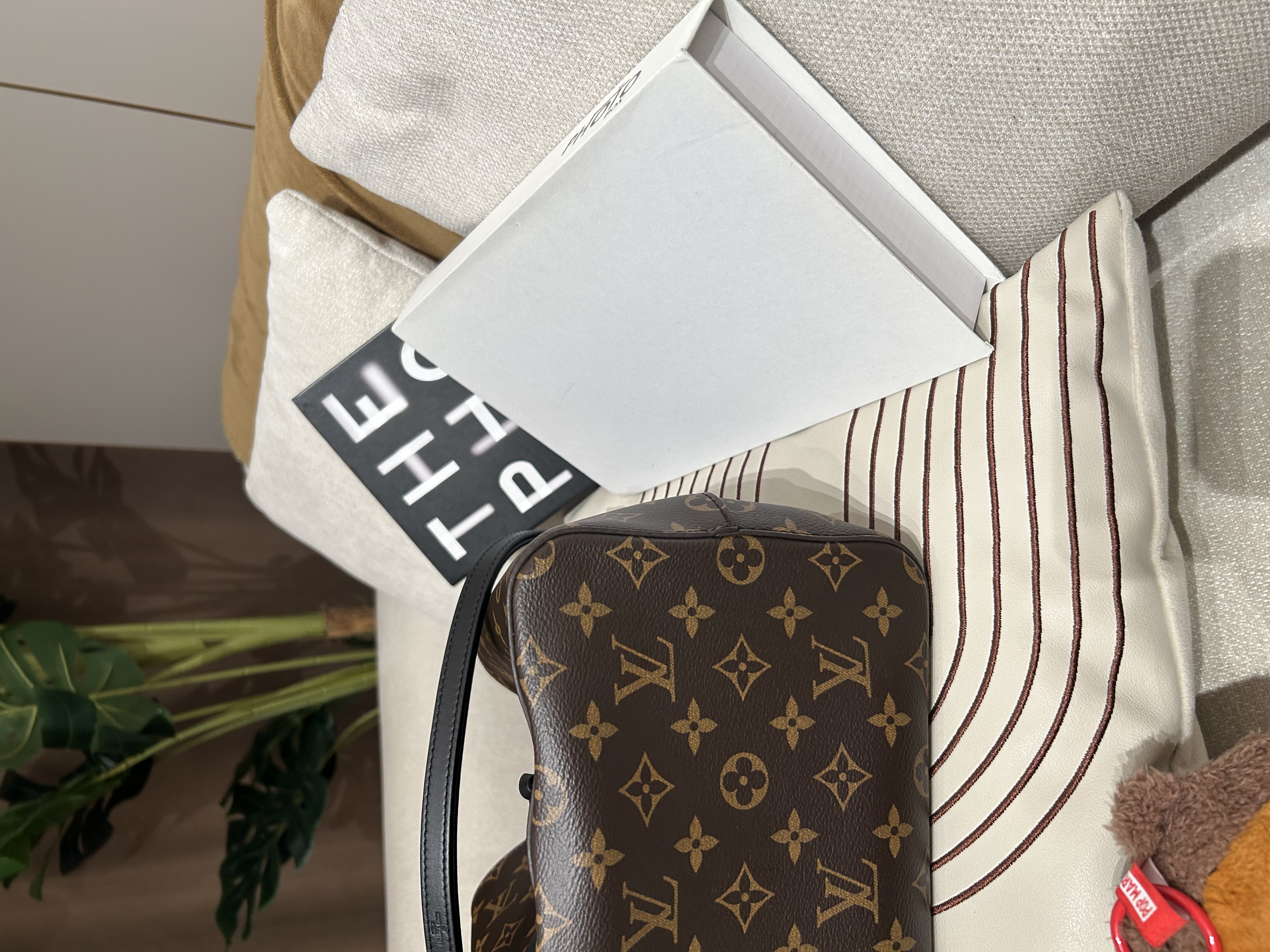 Lv NéoNoé MM Shoulder Bag nepnoe bucket bag M44020,100%Authentic, 95%New ✅Dust bag 