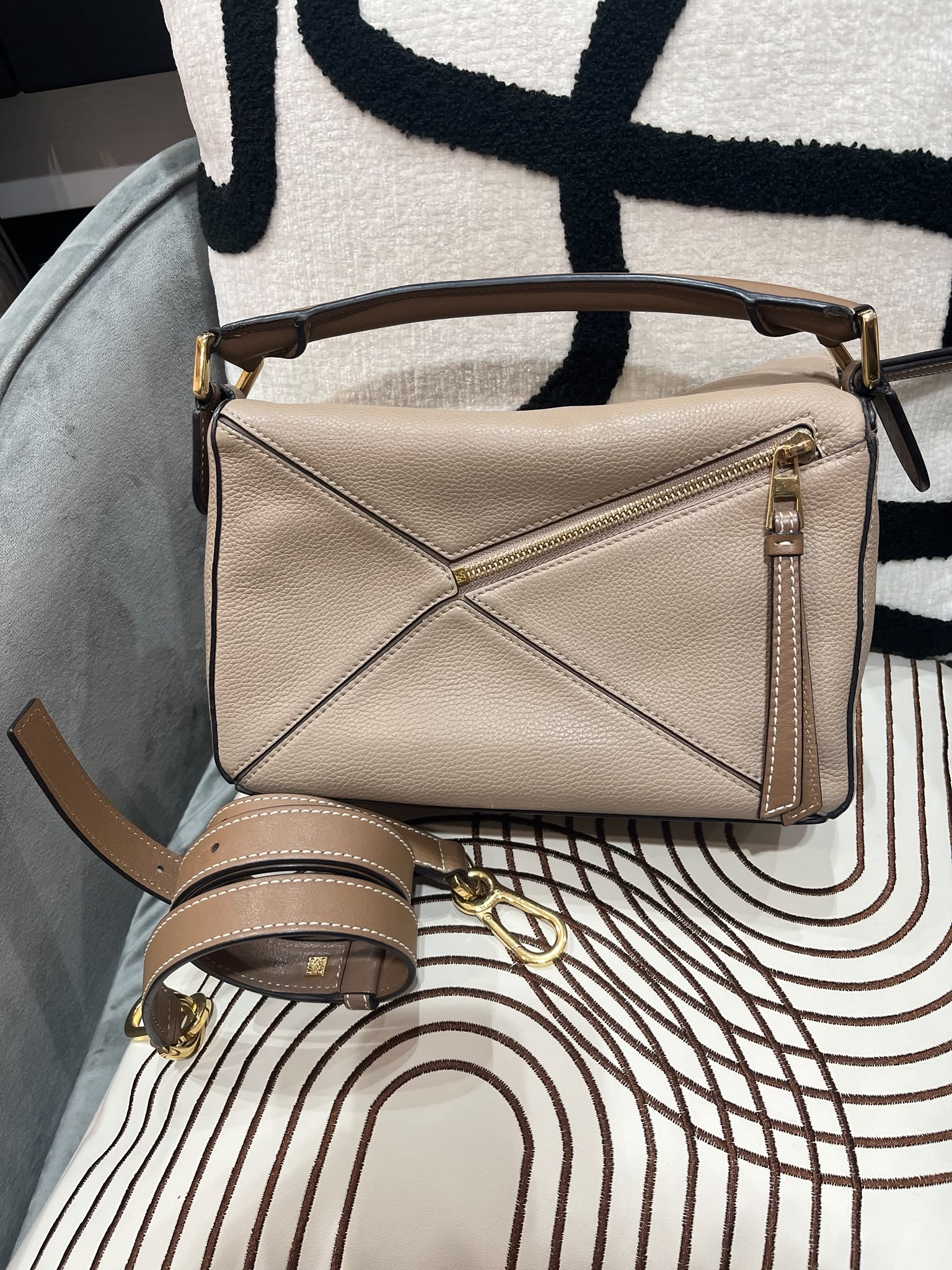 Loewe puzzle small sand 荔枝牛皮 100%Authentic ,95%new✅dust bag 