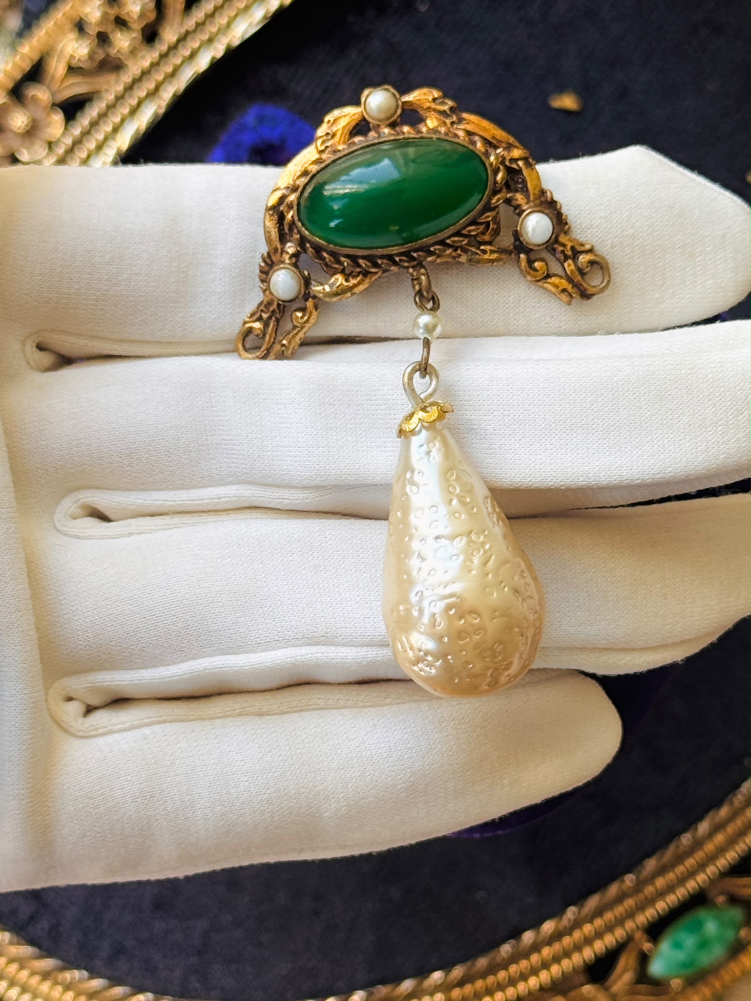 Vintage C.a. 195-60s Czechoslovakian Green Glass Cabochon Brooch with Dangle Pearl (NZ123)