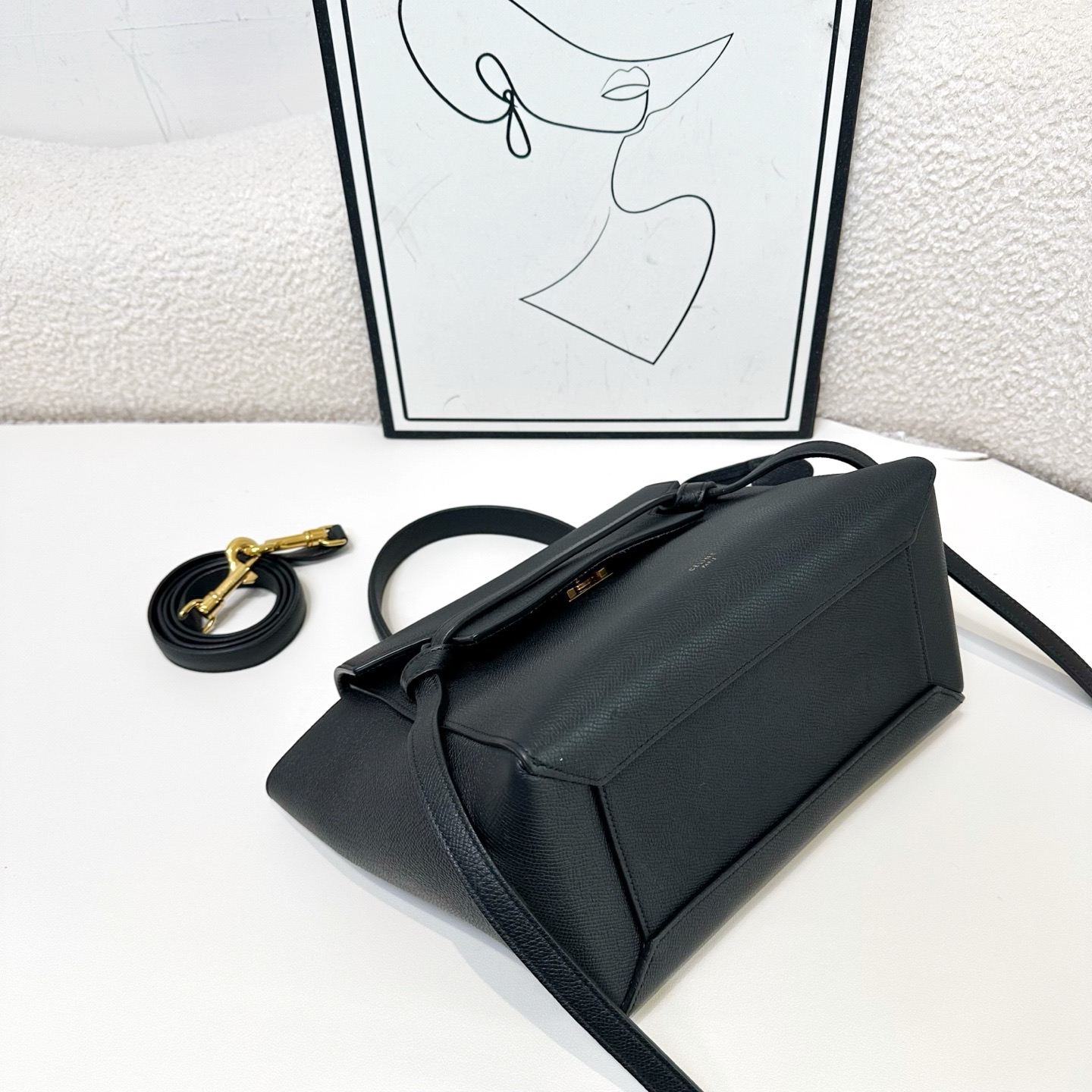 【預訂貨品】Celine Micro 黑色牛皮鯰魚包