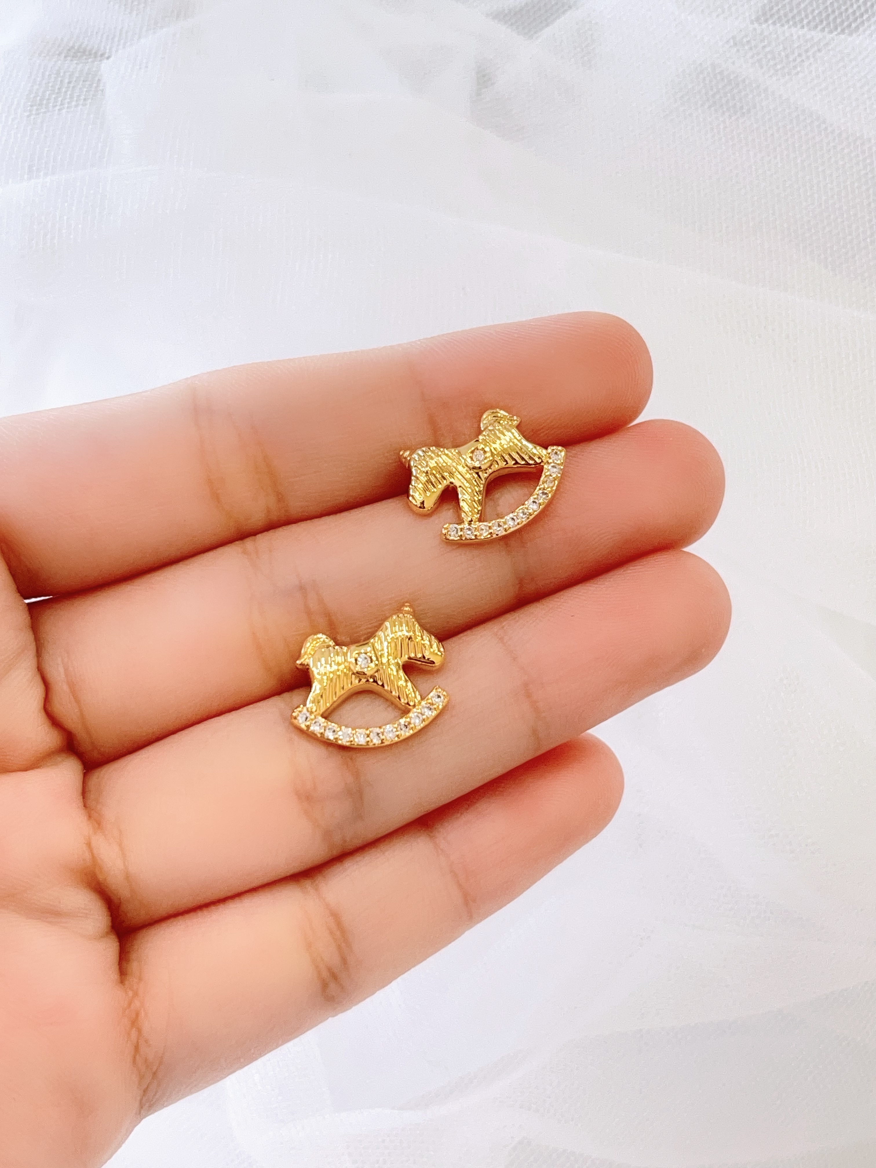 精致镶钻小木马耳环