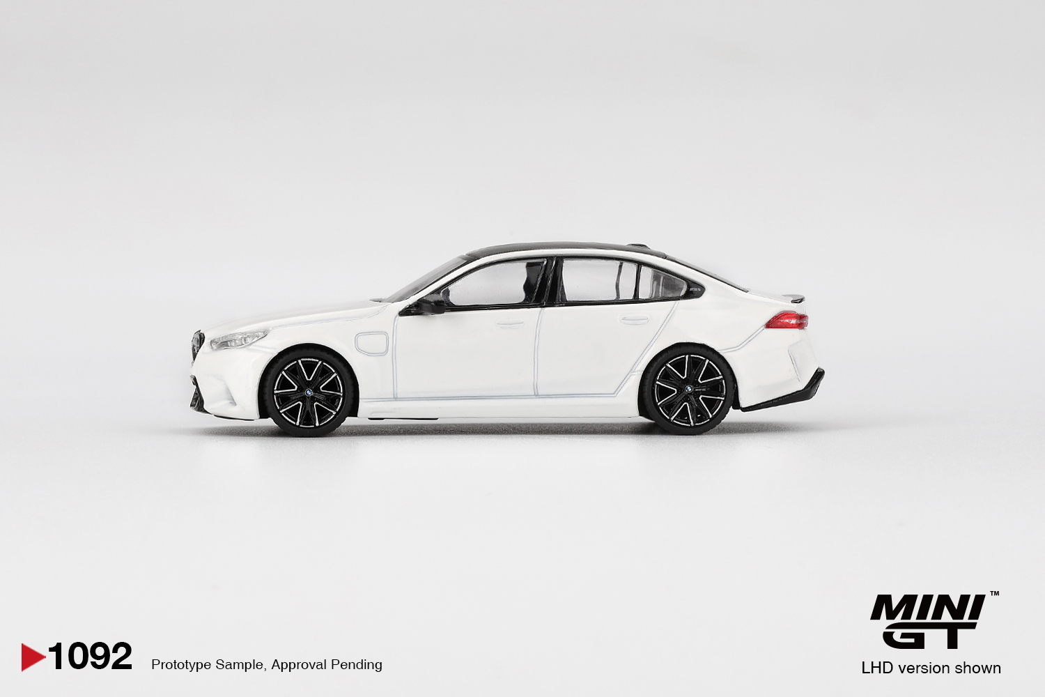 Mini GT 1/64 BMW M5 Alpine White - MGT01092-R