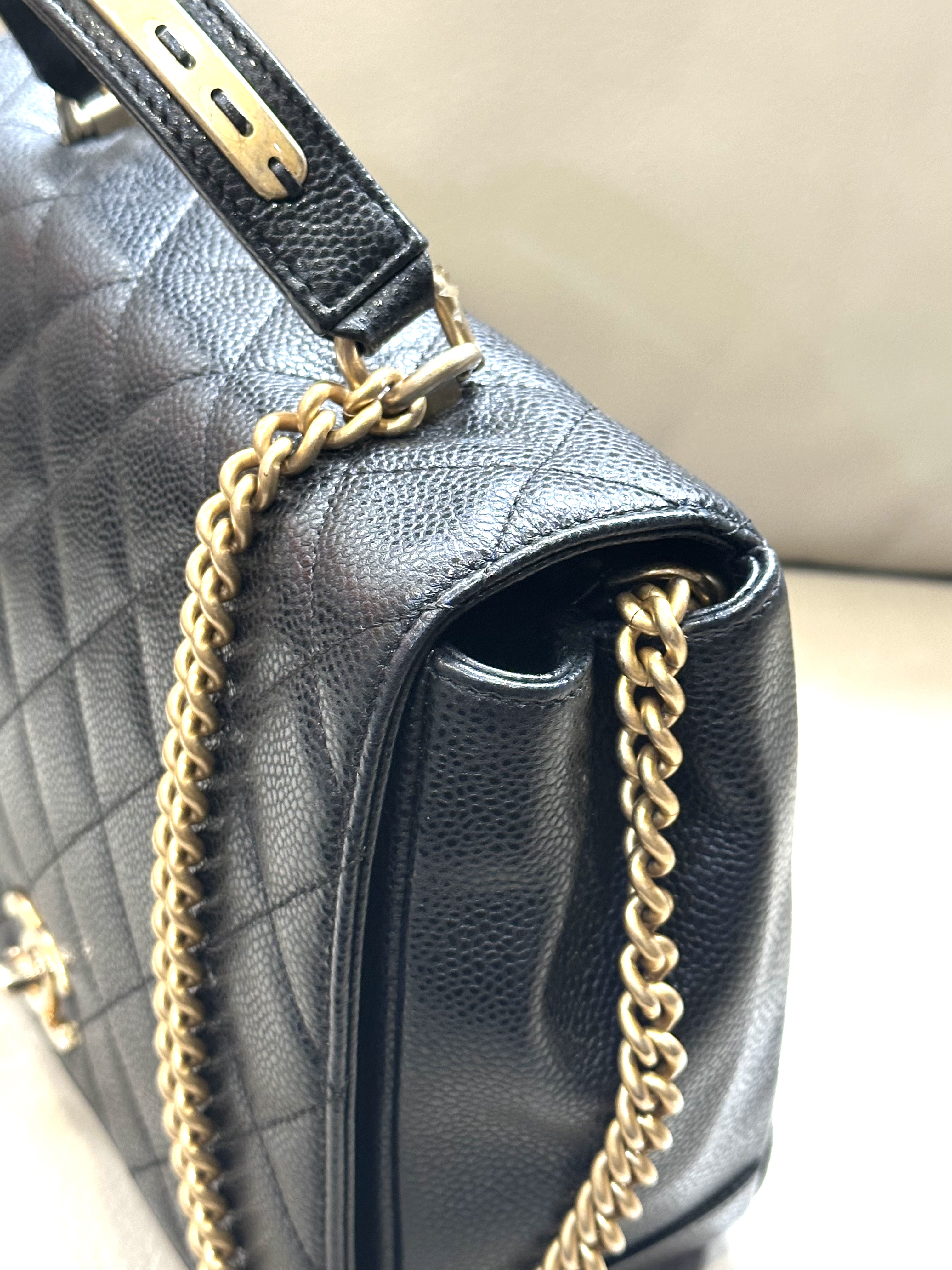 Pre-owned Chanel Black Top Handle Flap Bag / Product Code: 26040501