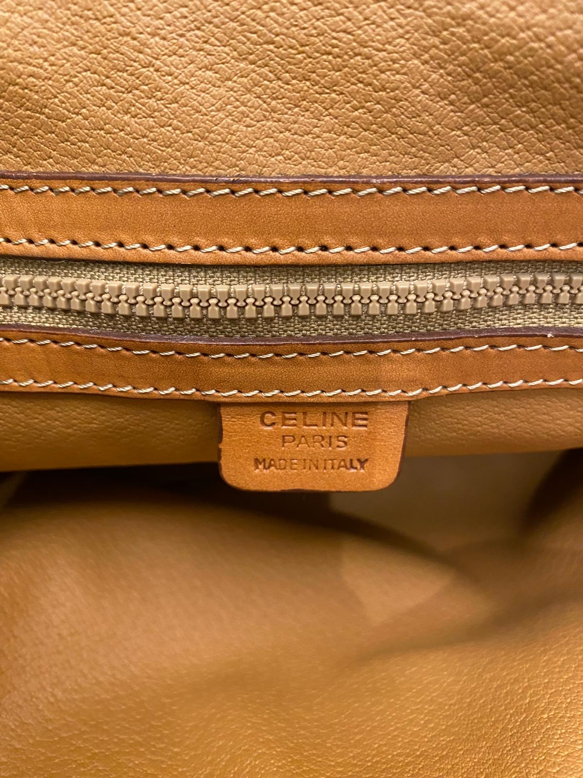 Celine Vintage Macadam Triomphe Dome Bag (米色)
