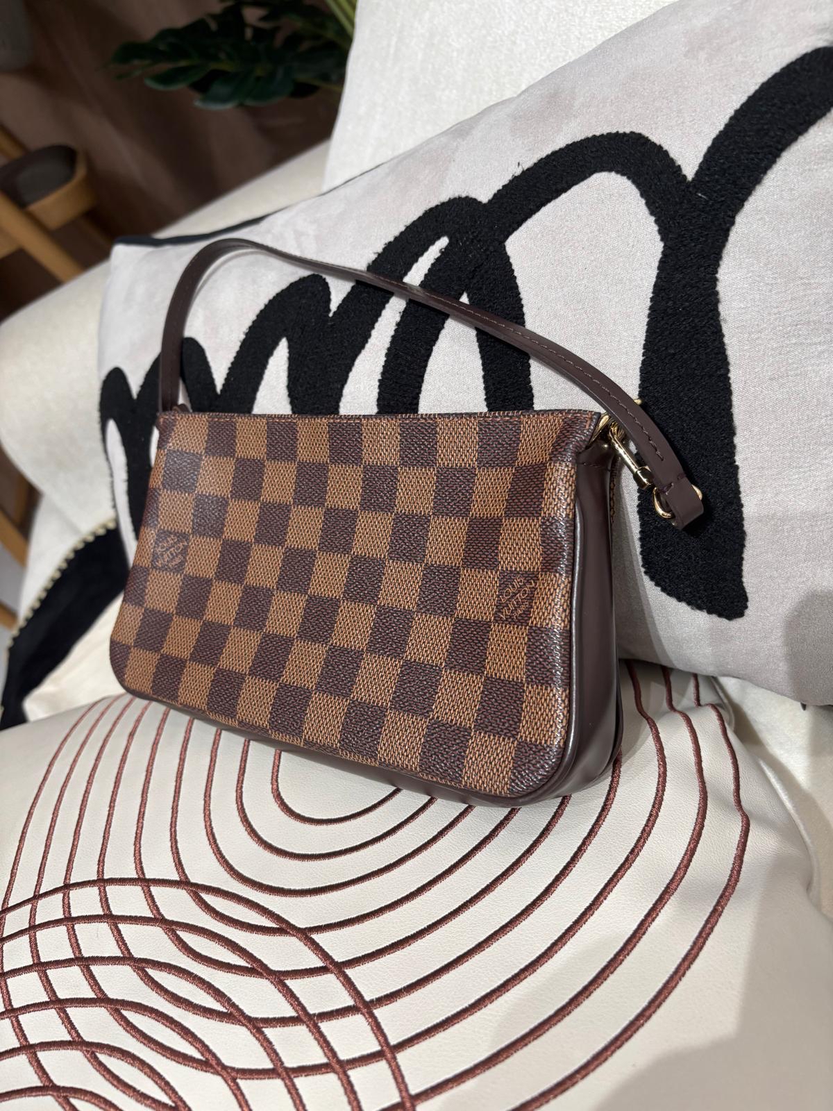 Lv pochette Hobo Bag 100%Authentic, 95%new