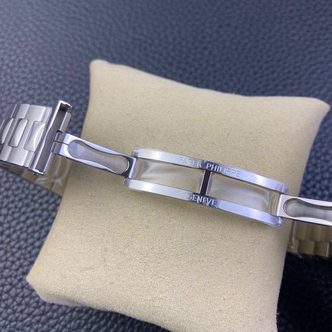 百达翡丽鹦鹉螺5711 橄榄绿盘镶T方钻 2021款🌟🌟 ✅ 核心配置：904钢表壳40×8.3mm，324SC机芯/45h动储/120m防水，时/分/秒/日期+夜光 ✅ 核心亮点：32颗梯形Wesselton T方钻（共3.6ct），贴合八角表环，珠宝级镶嵌 ✅ 核心质感：橄榄绿盘横向凸纹放射光，全表手工抛光，钢表带贴合舒适