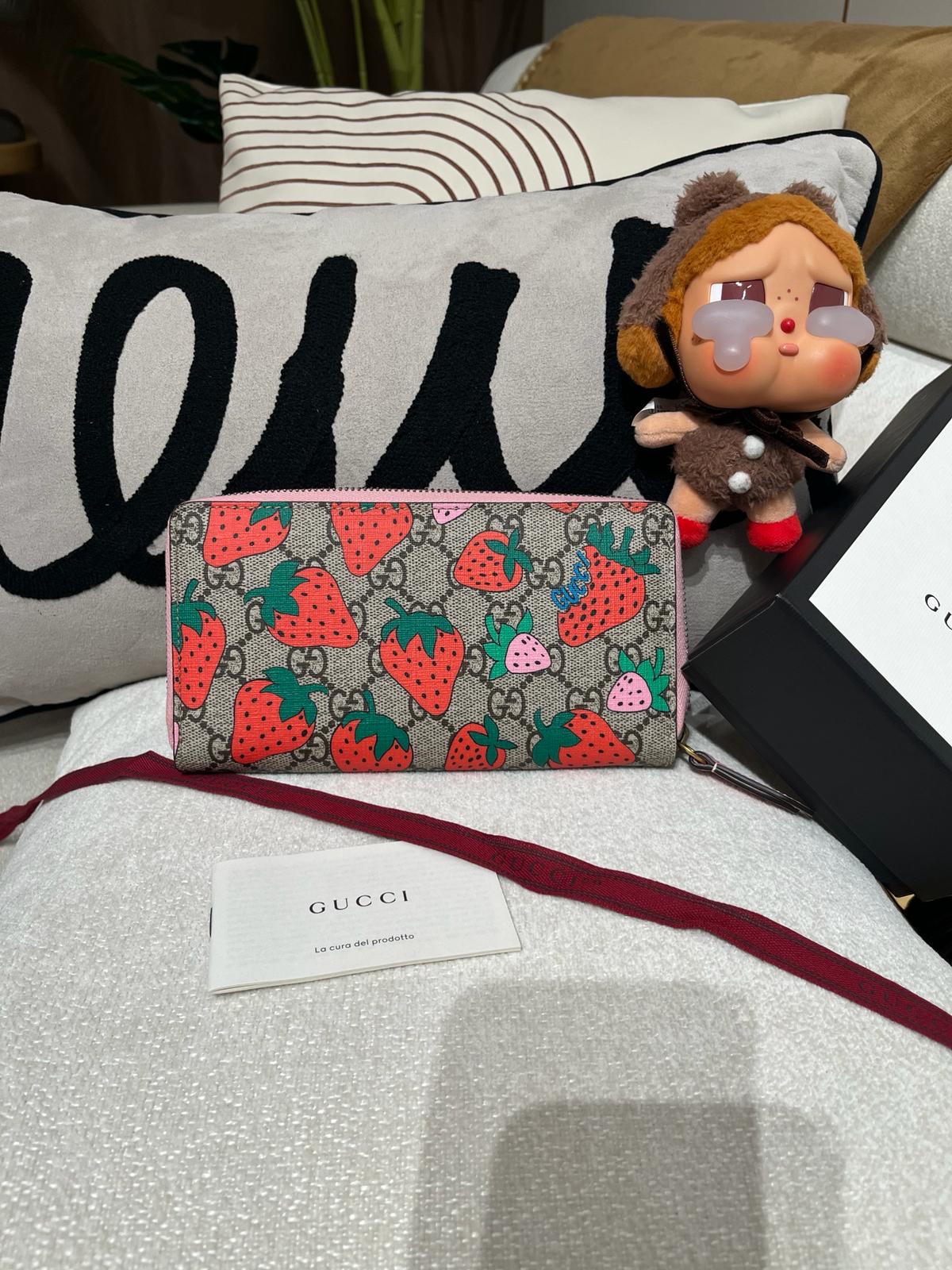 GUCCI Strawberry Printed zip long Wallet GG Supreme,100%Authentic ,unused ✅booklet✅塵袋✅box