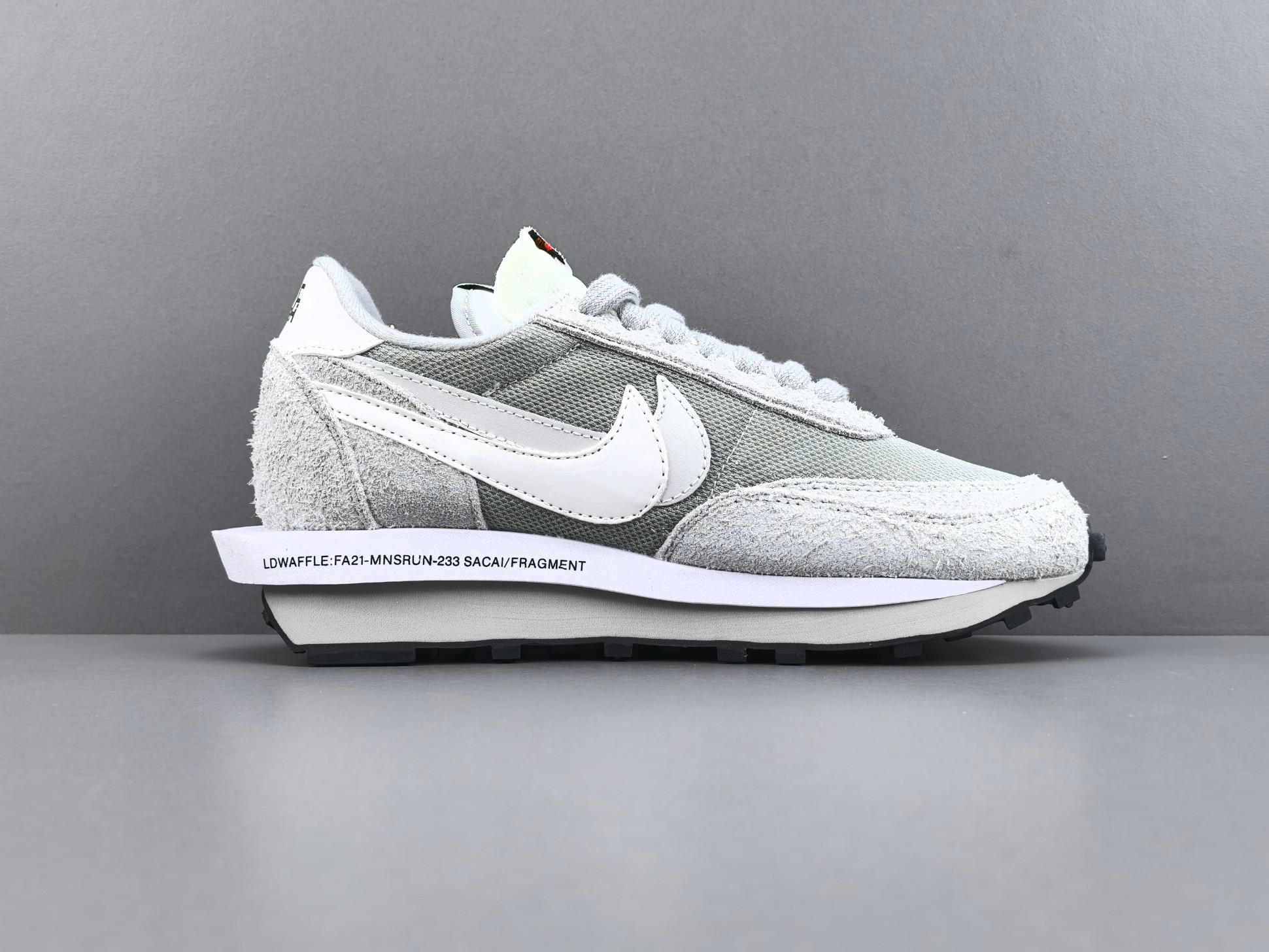 Fragment x Sacai x Nike LDWaffle "Light Smoke Grey" DH2684-001