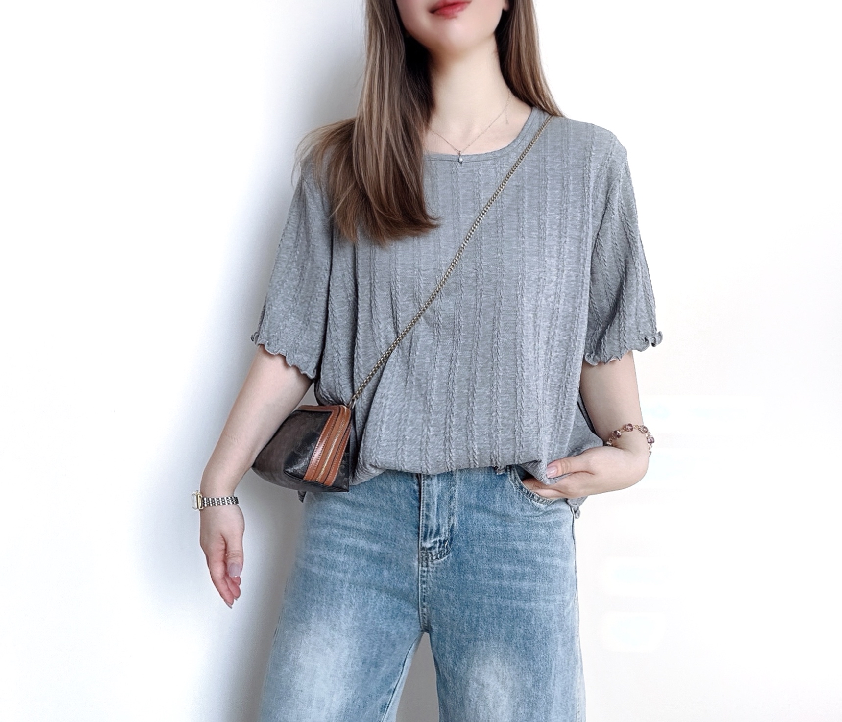 必備木耳邊扭紋針織Top 