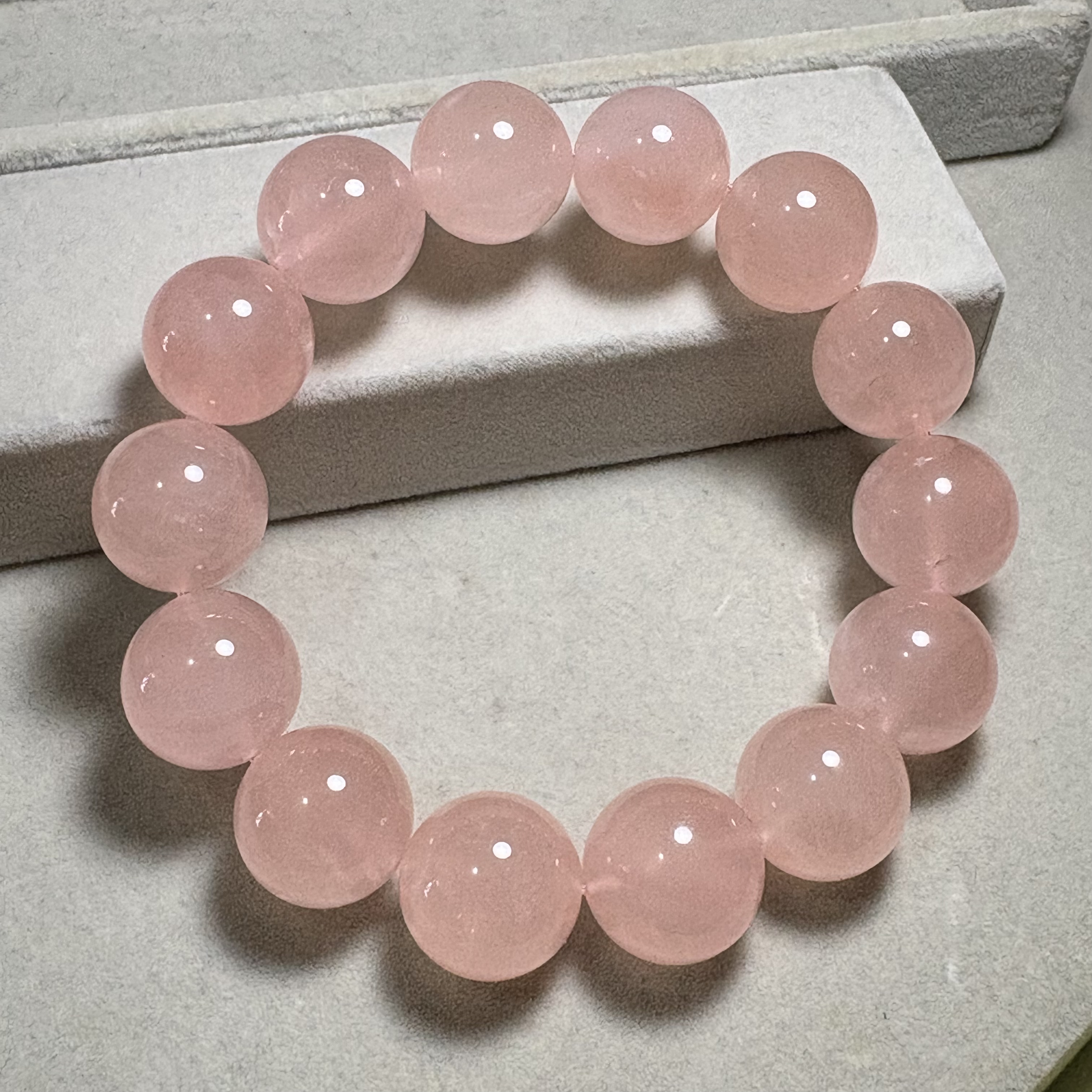  【人緣】馬粉晶手串 No.4563 l規格：15.5mm珠17cm手圍｜附送證書