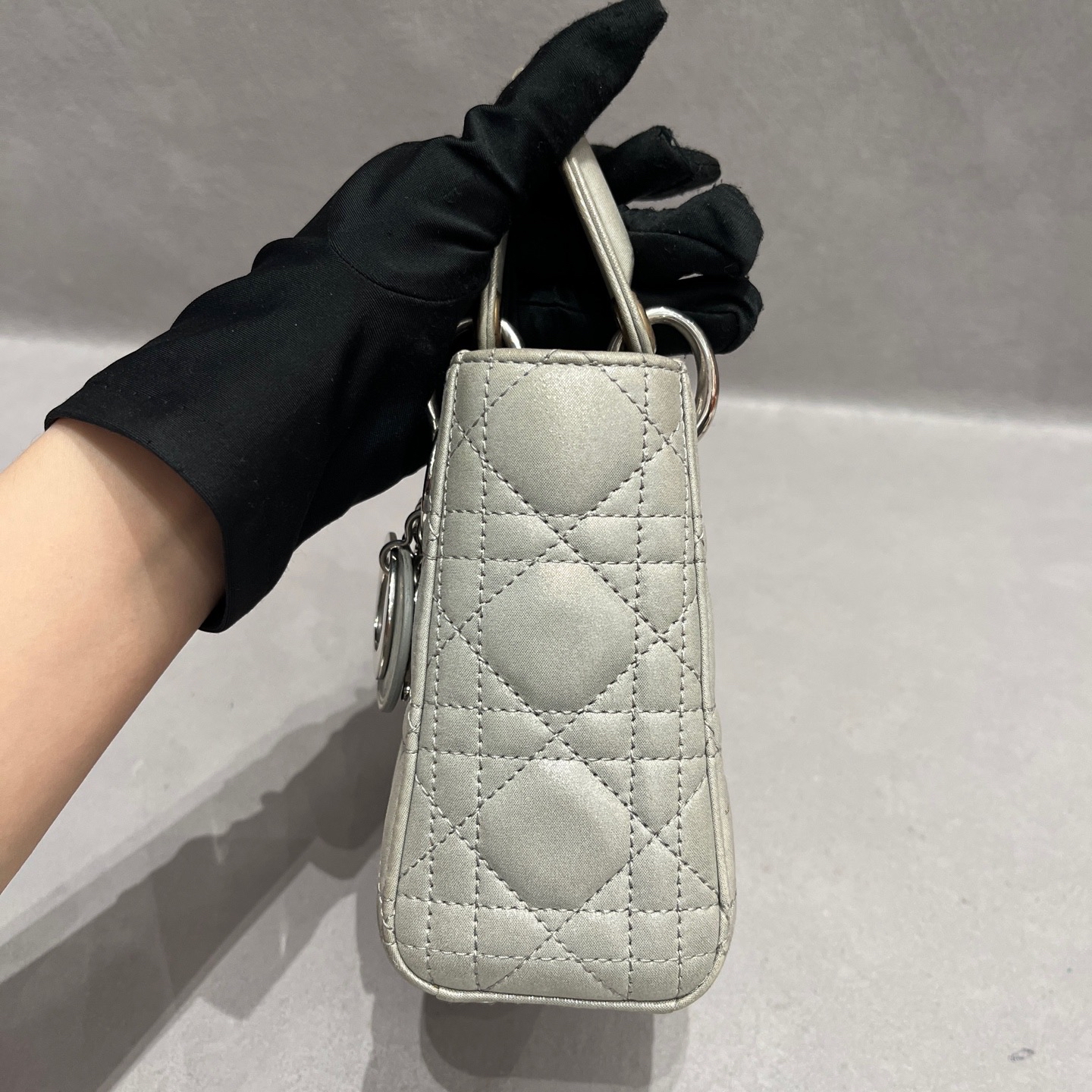 【預訂貨品】Lady dior三格珠光灰銀扣戴妃包