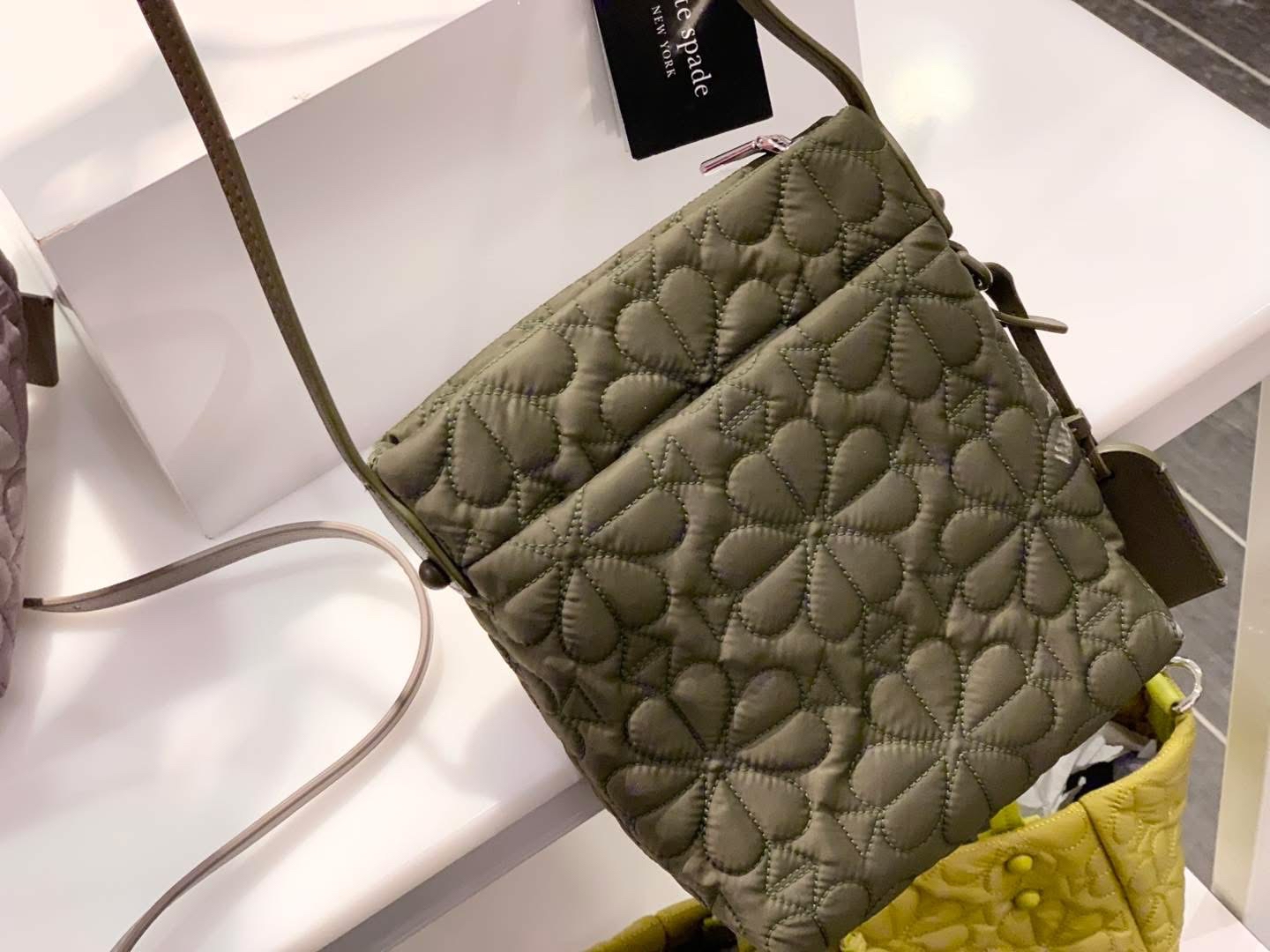 ✈️🇺🇸🇨🇦Kate Spade 四葉草🍀圖案輕巧嘅小袋現貨🤩🤩