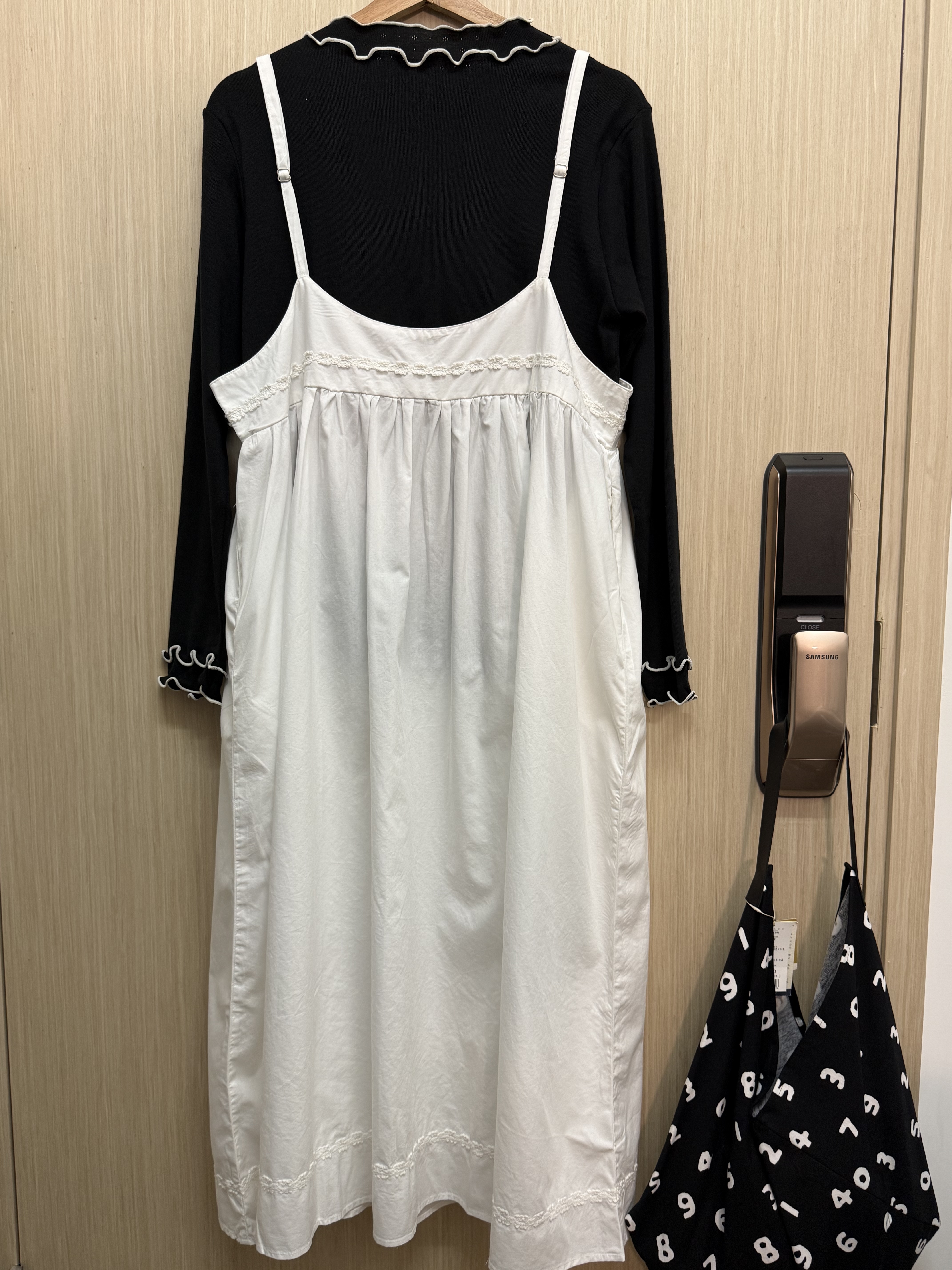 刺繡花邊吊帶裙（白色）