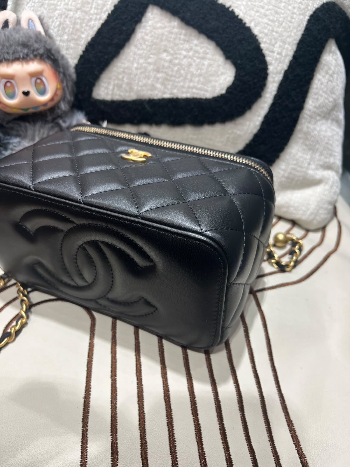 未使用品 Chanel Vanity With Pearl Crush 金球長盒子100%Authentic, Unused全新未使用品✅晶片✅Dust bag✅Box