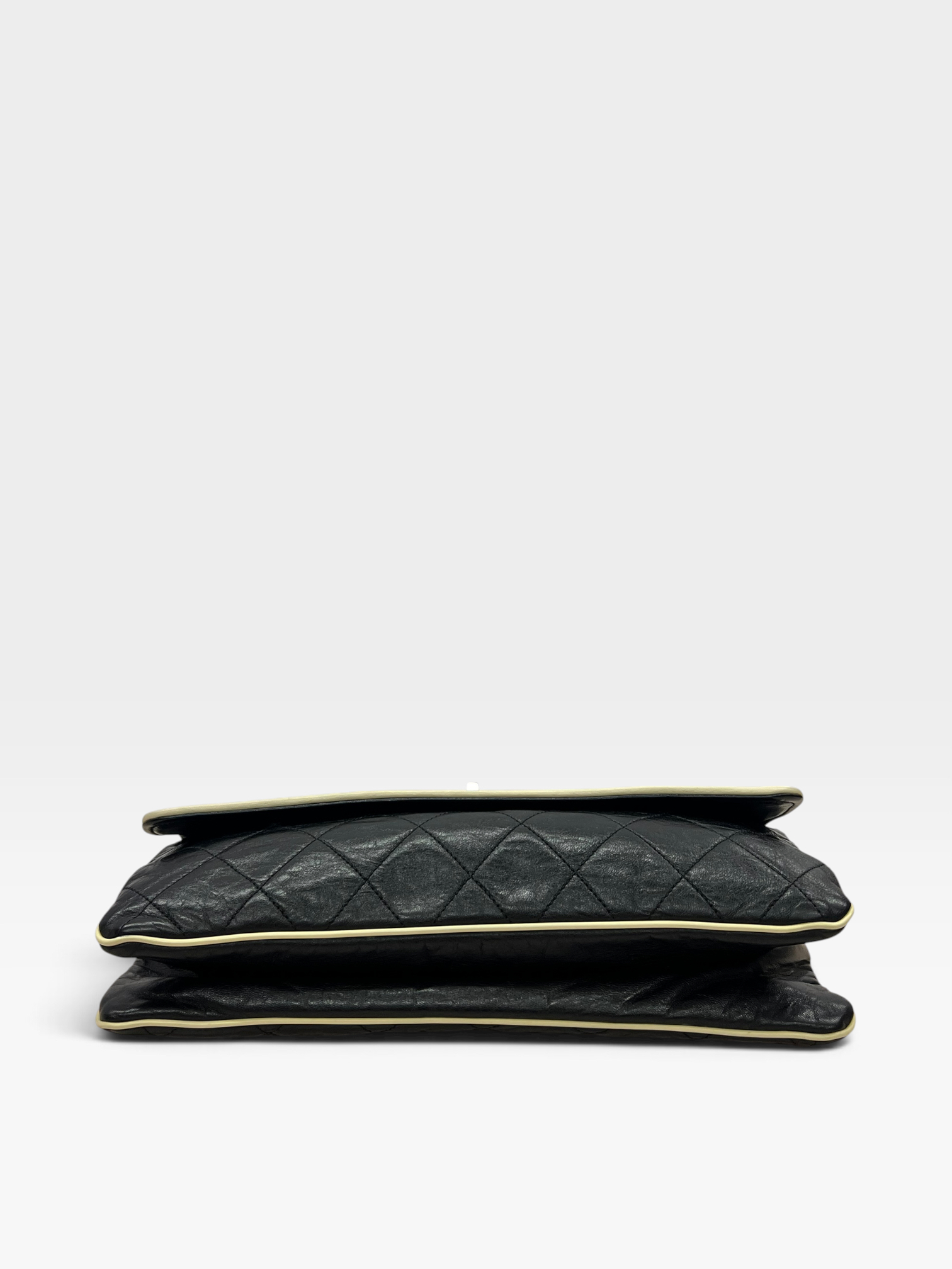 Pre-Owned CHANEL 2.55 East/West Flap Bag / Product Code: 082804