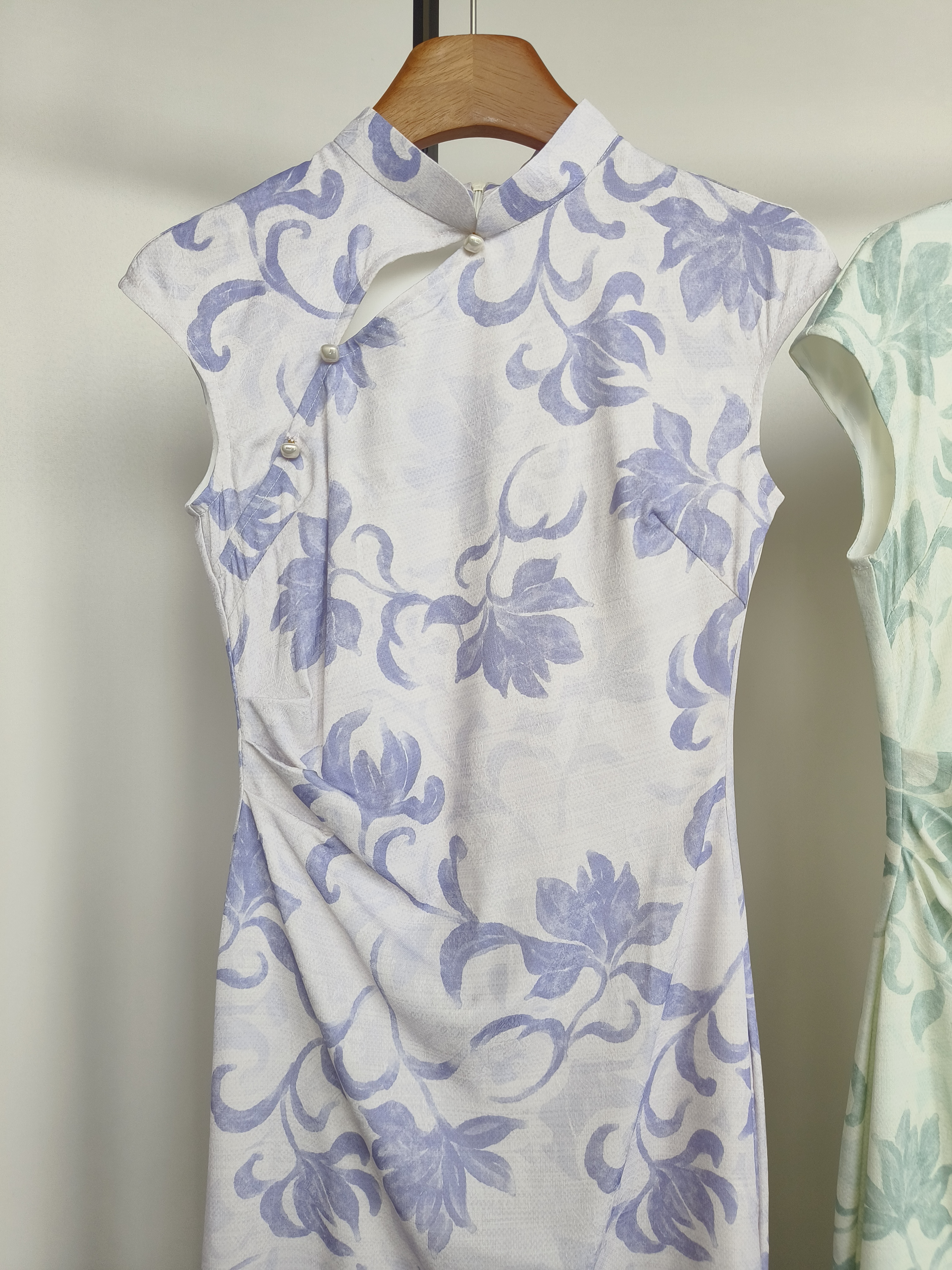 花影流韵旗袍 Floral Elegance Cheongsam