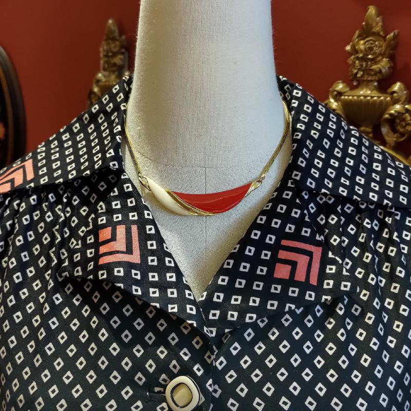 c.a. 1970s Stamped Korea Modernist Red x Ivory Enamel Necklace(EA1814)