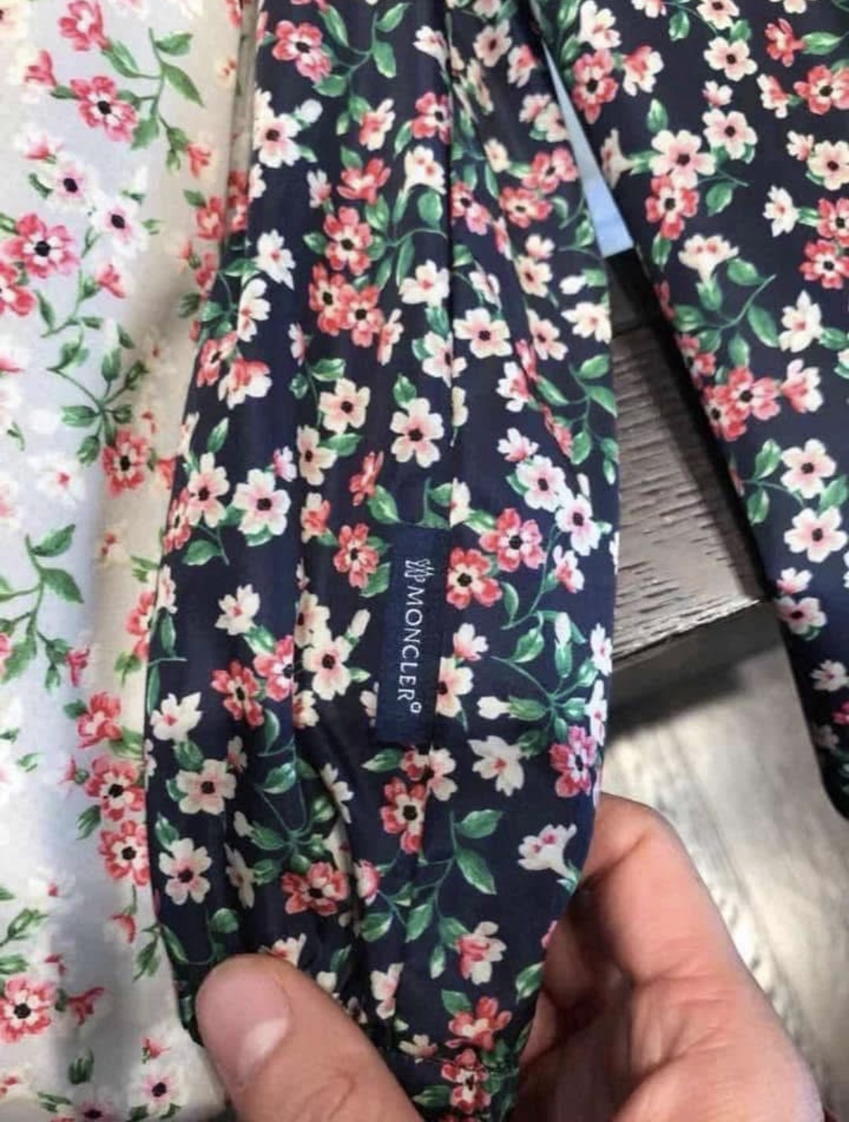 Moncler 女童14 碼深藍花花風衣