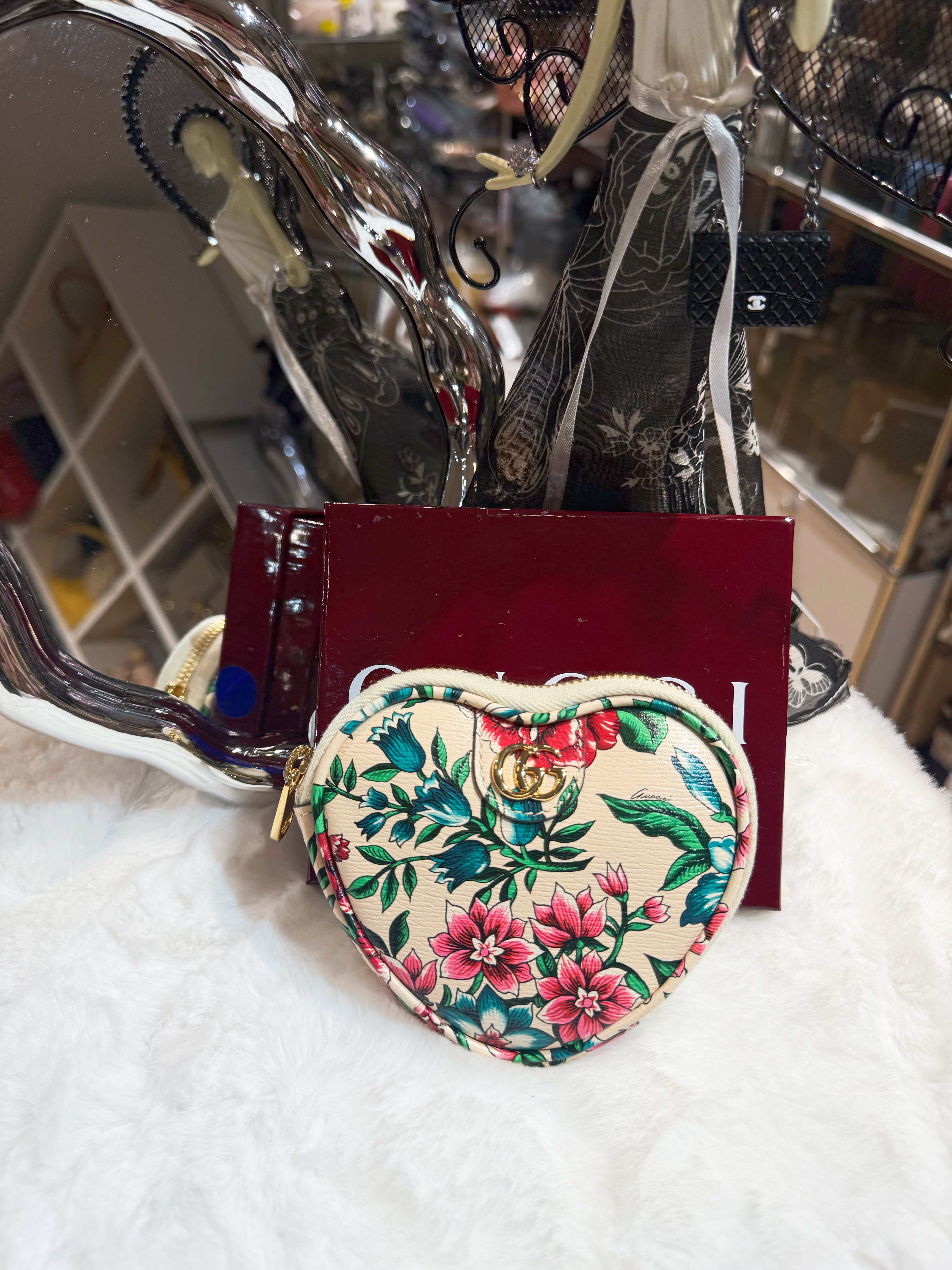 Gucci coin purse floral/heart/beige
