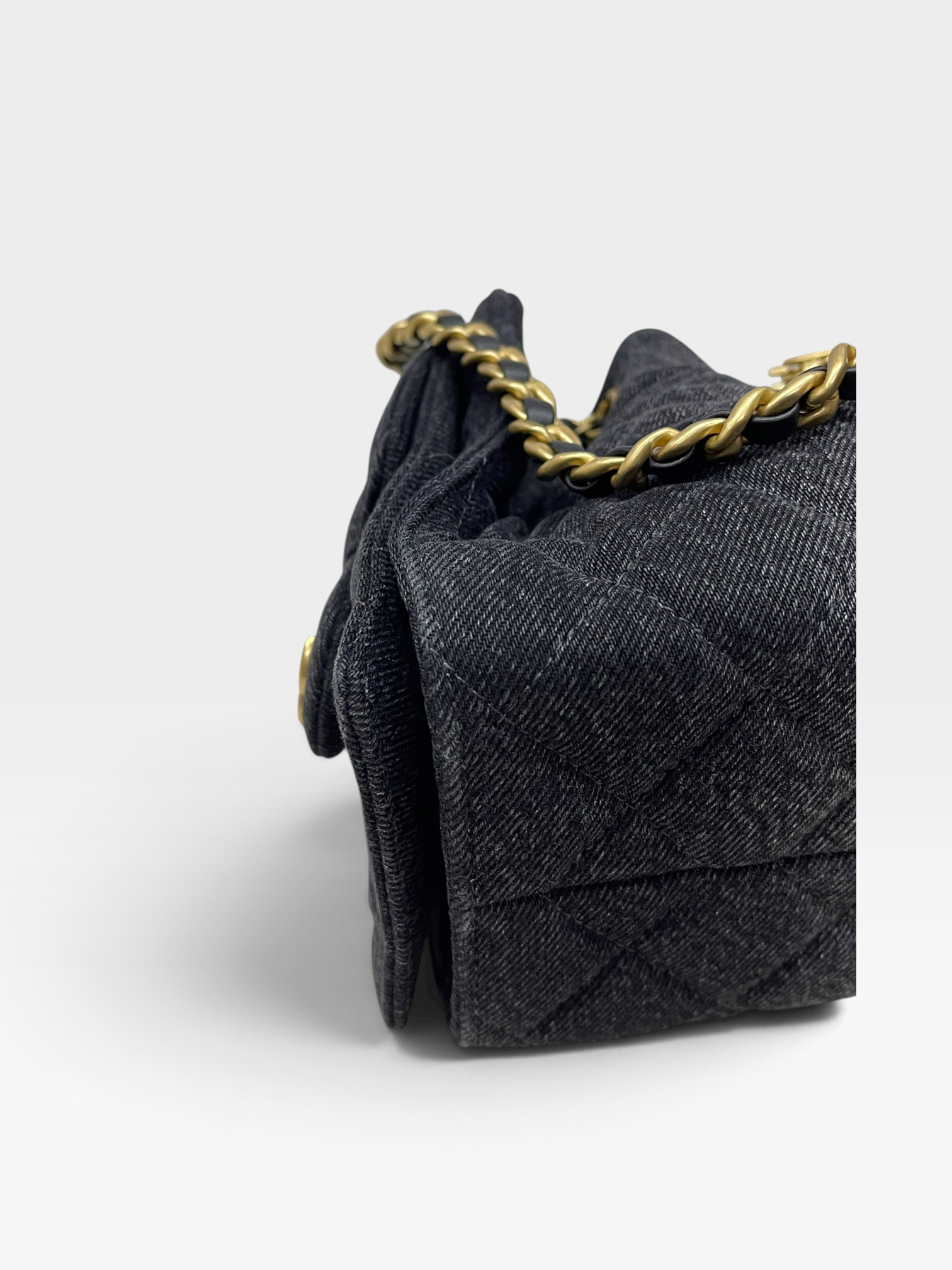 Pre-Owned CHANEL 25 Mini Handbag / Product Code: 091004