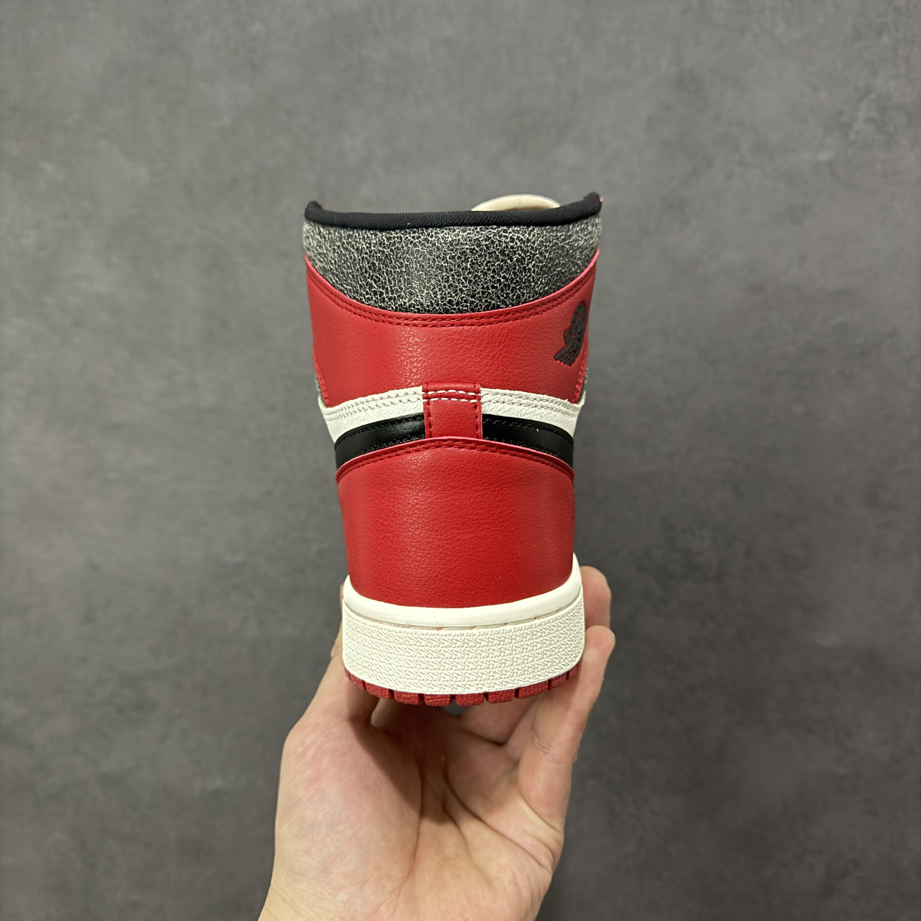 Air Jordan 1 Retro High OG 'Chicago Lost & Found' DZ5485-612