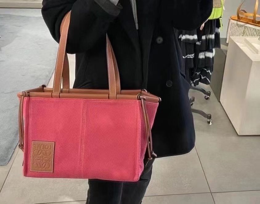 Loewe玫紅色Cushion Tote小號