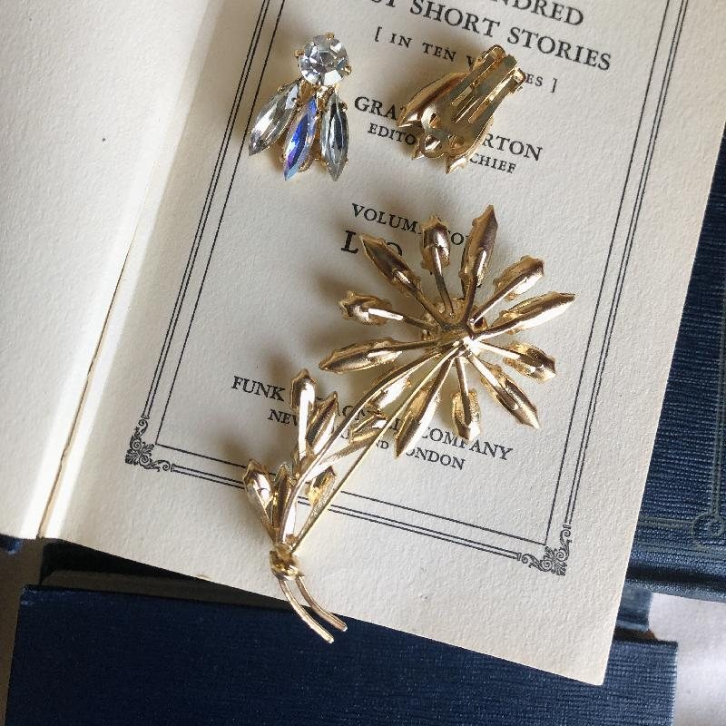 Vintage C.a. 1960s Aurora Borealis Flower with Set Jewelry Set - Brooch & Clip Earrings Set (MT1311)