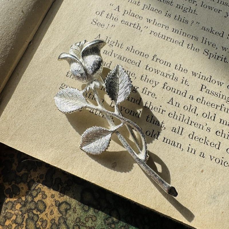 Vintage Light Silver Tone Textured Rose Brooch(MT2298-2)