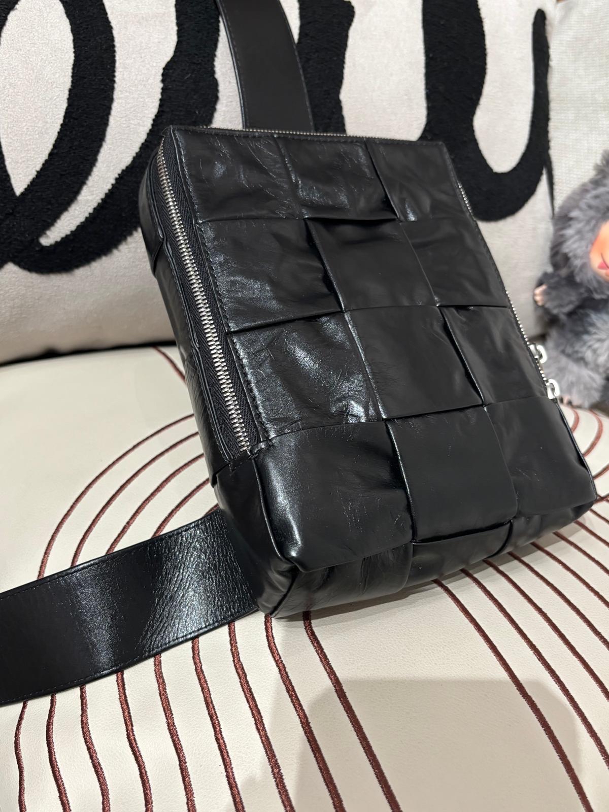 BOTTEGA VENETA BV CASSETTE Sling Crossbody Bag Black ✨ 100%Authentic, 98%new ✅Booklet ✅Dust bag