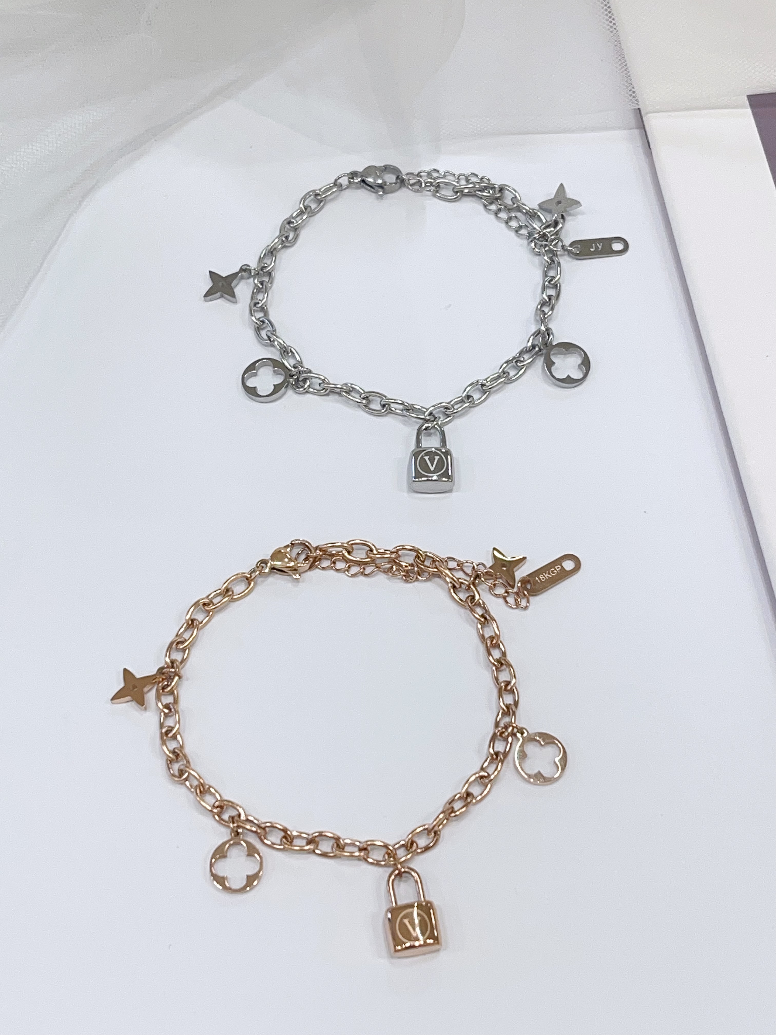 V字小锁头×四叶草钛钢手链