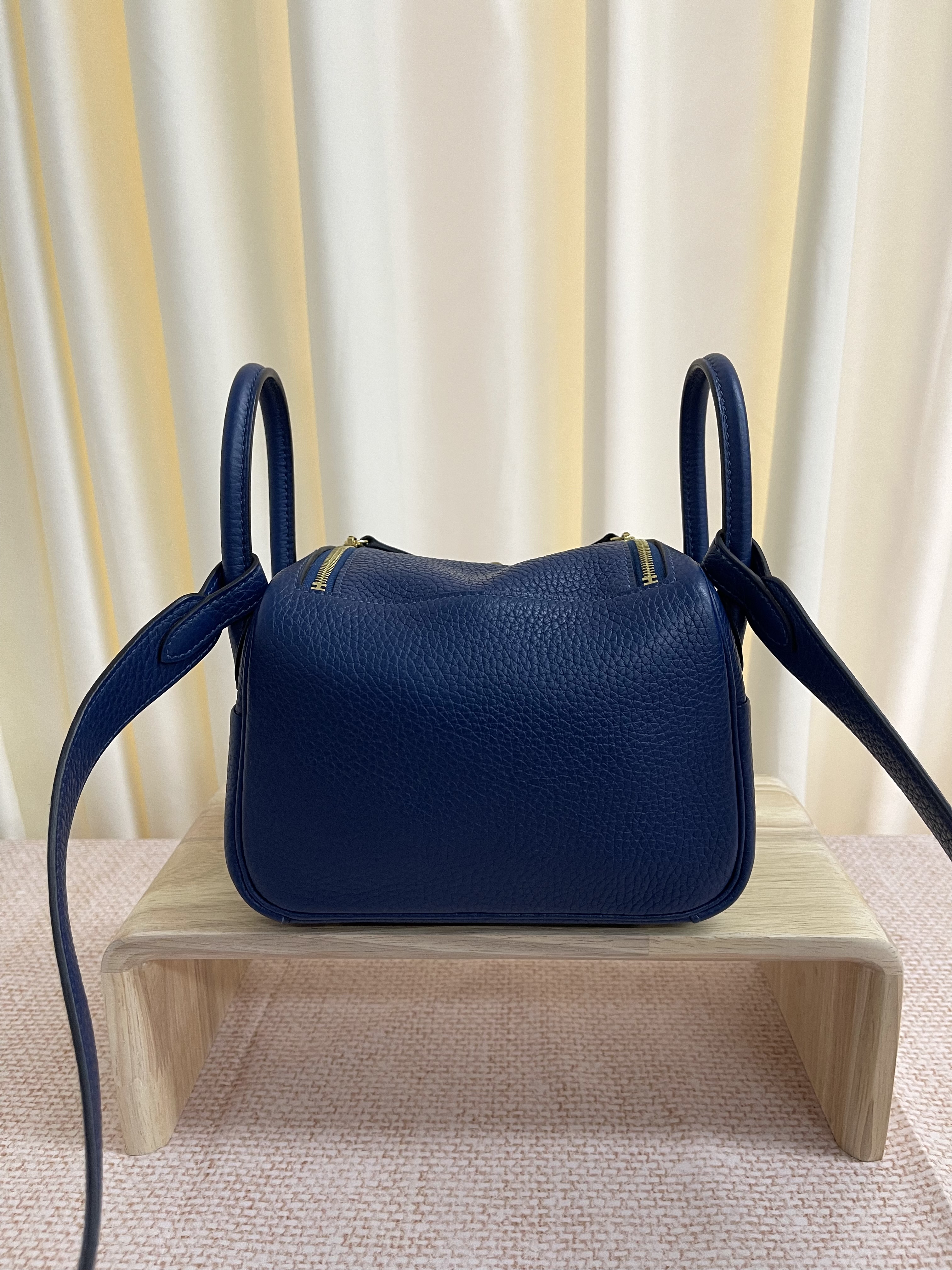 Pre-owned Hermes Mini Lindy/ /Stamp D/ Product Code: 26020304