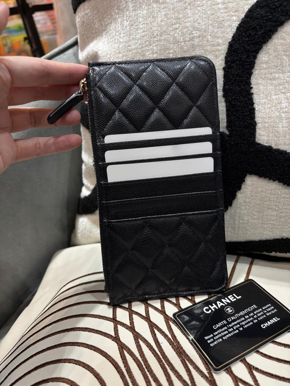 Chanel zip wallet phone pouch 黑色荔枝牛皮金扣 100%Authentic,98%new✅card ✅dust bag 