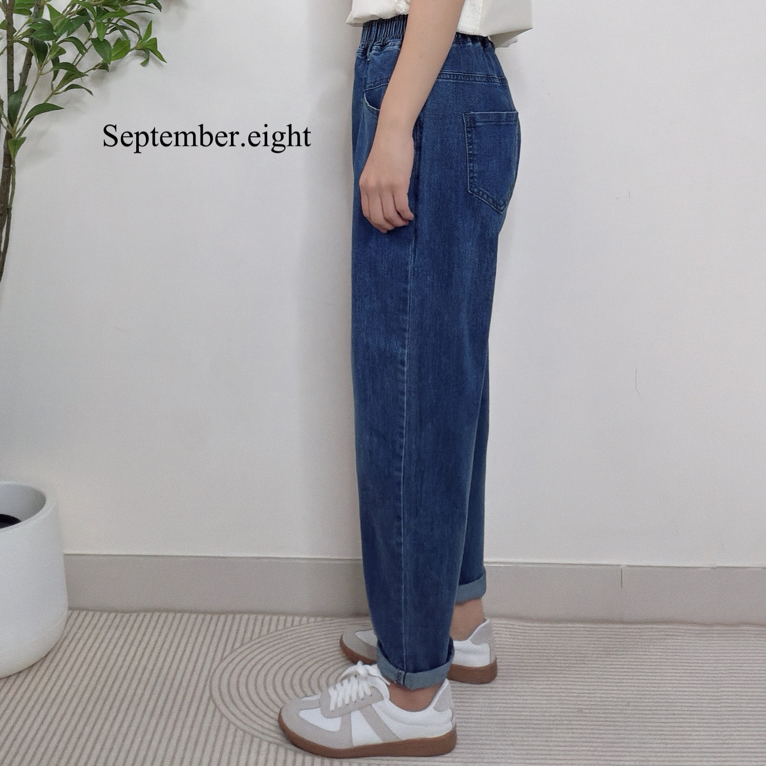 淺藍洗水牛仔褲