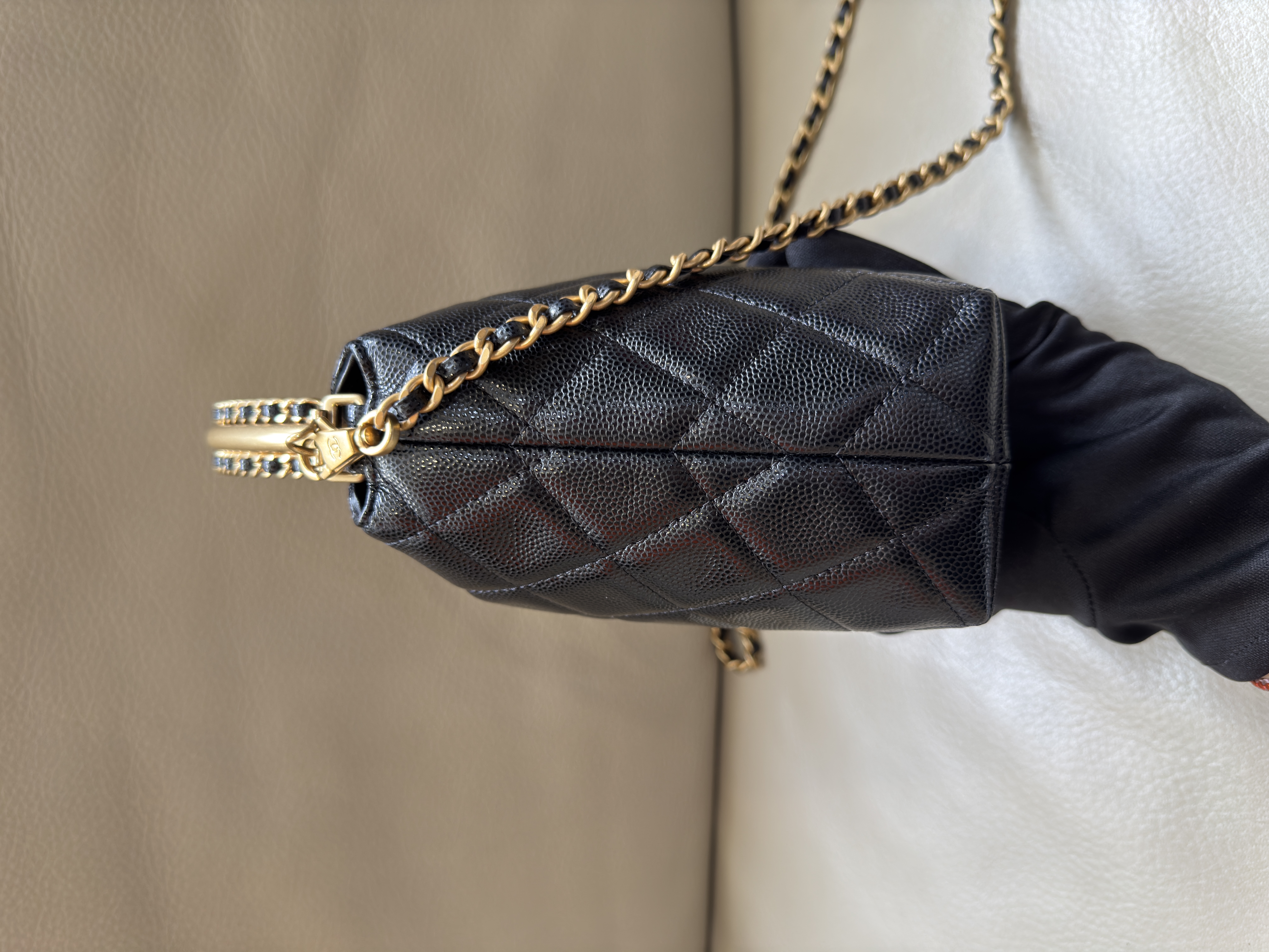 Pre-Owned CHANEL Hobo Handbag / Product Code: 26042529