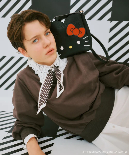 日本預訂📍日本VIS x Hello Kitty別注系列 - 大頭圖案斜咩袋 不包郵