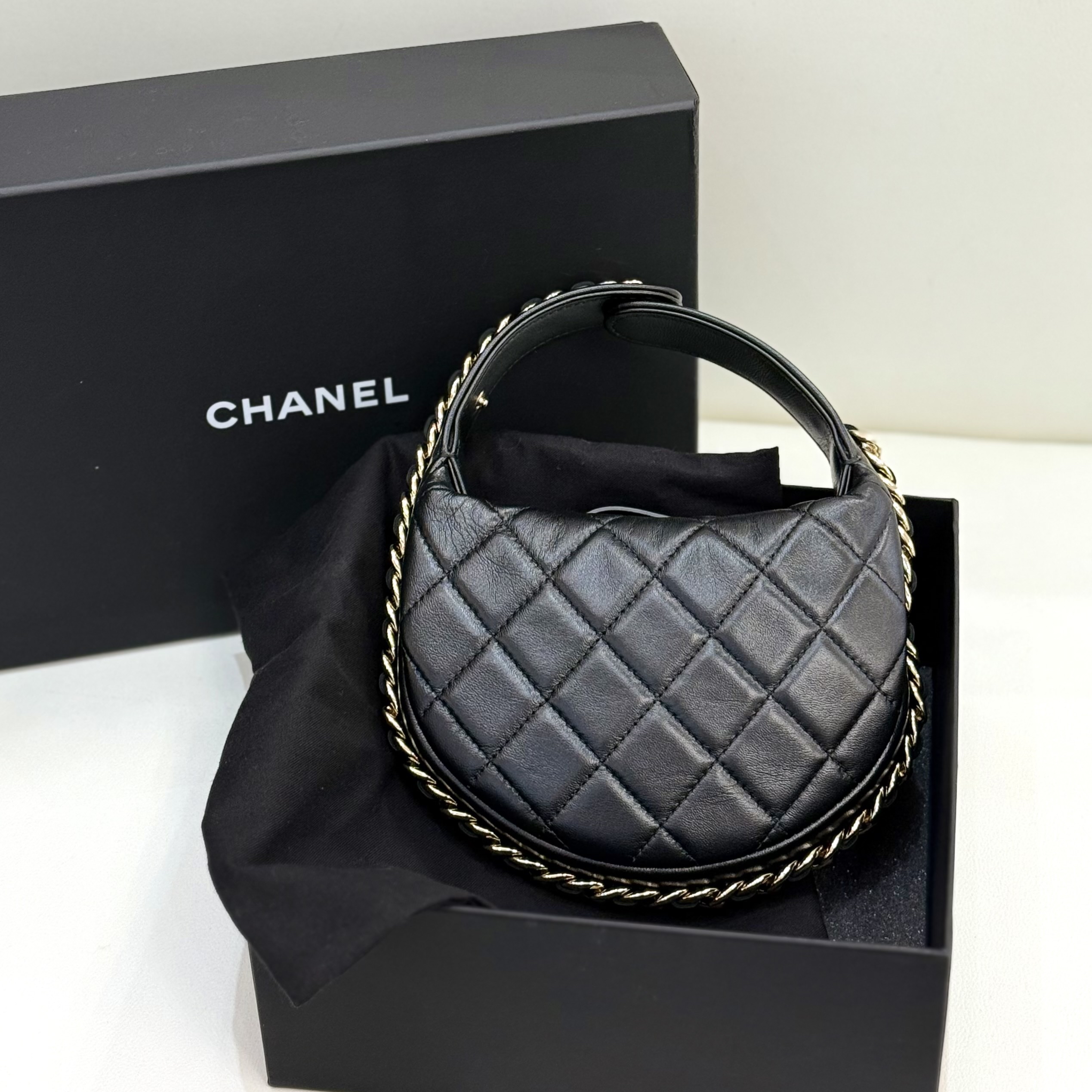 【預訂貨品】晶片款  Chanel 23C黑金迷你Pouch