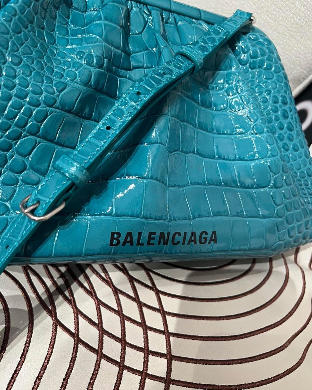 Balenciaga 雲朵油蠟牛皮斜孭袋100%Authentic,95%New