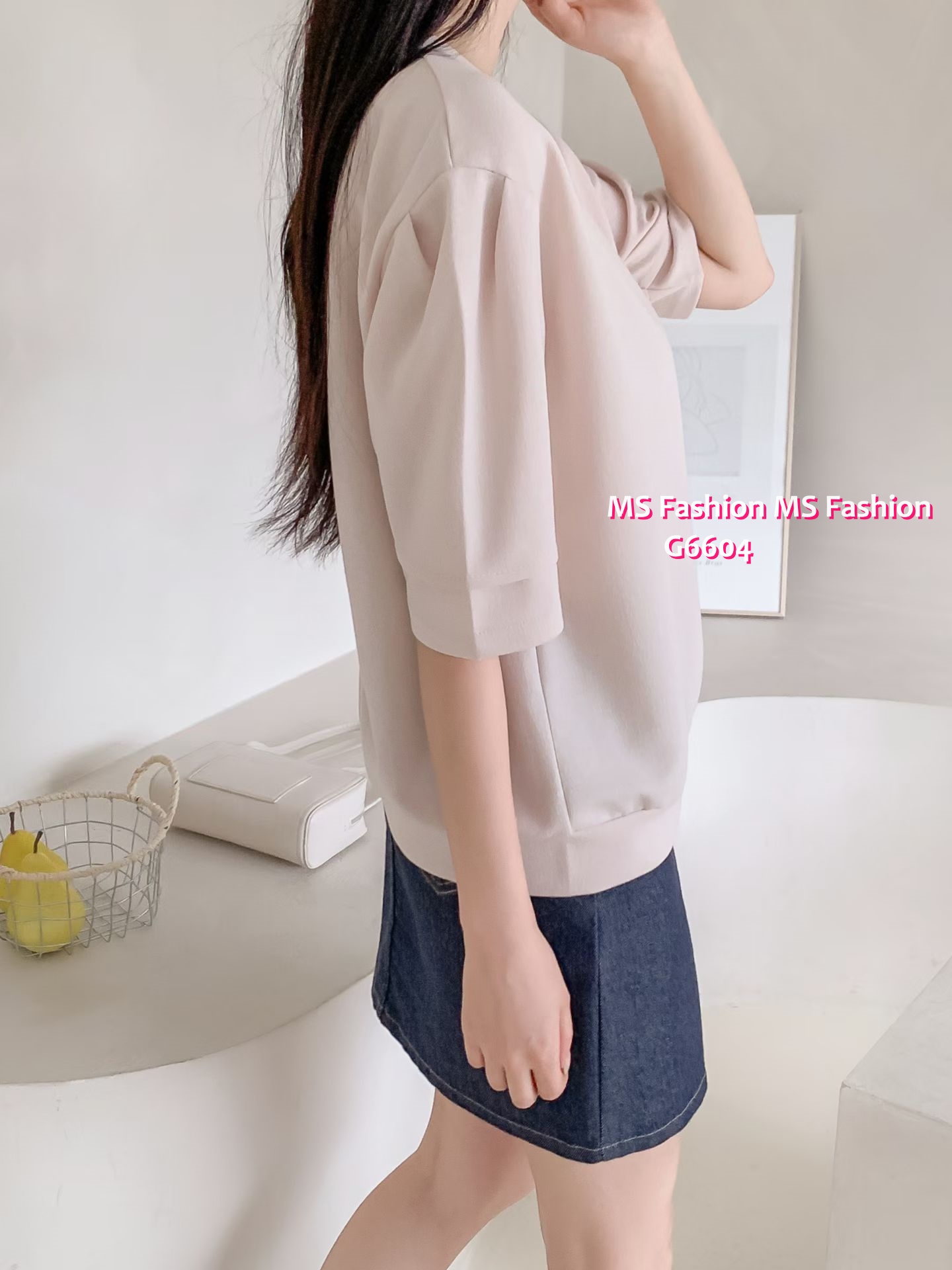 G6604 淨色小飾扣top