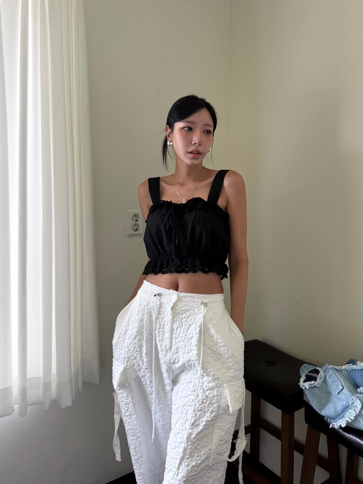 R08 短身通花ruffle top