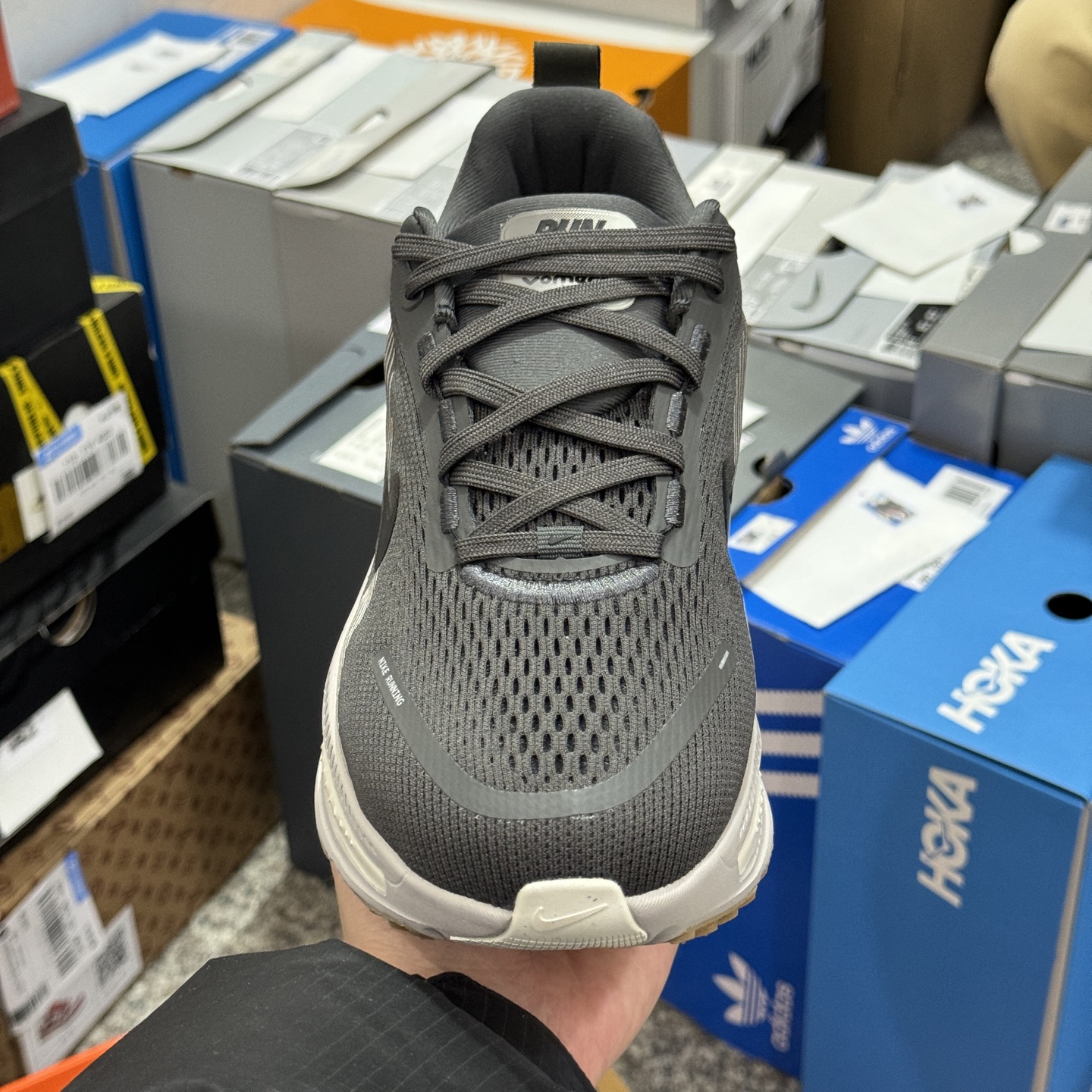 Nike Vomero 18 HM6803-215