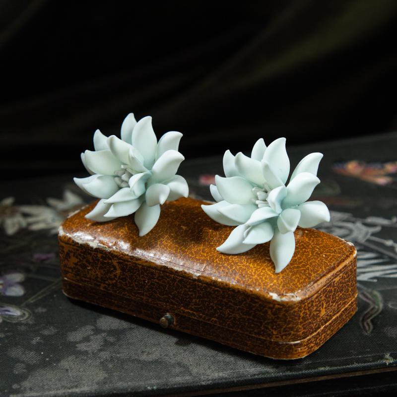 Mid-Century New Old Stock Plastic Flower stud Earrings (AC219)