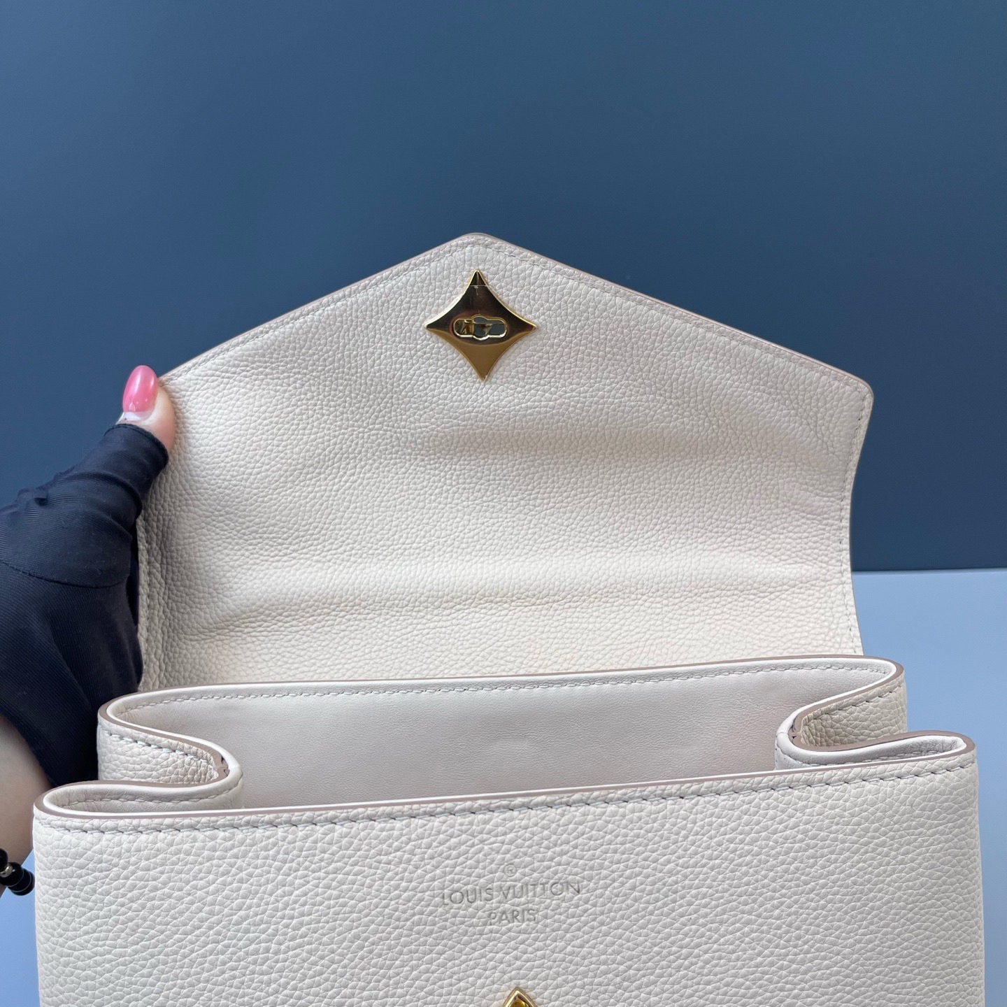 【預訂貨品】LV rose des vents奶白色斜孭袋