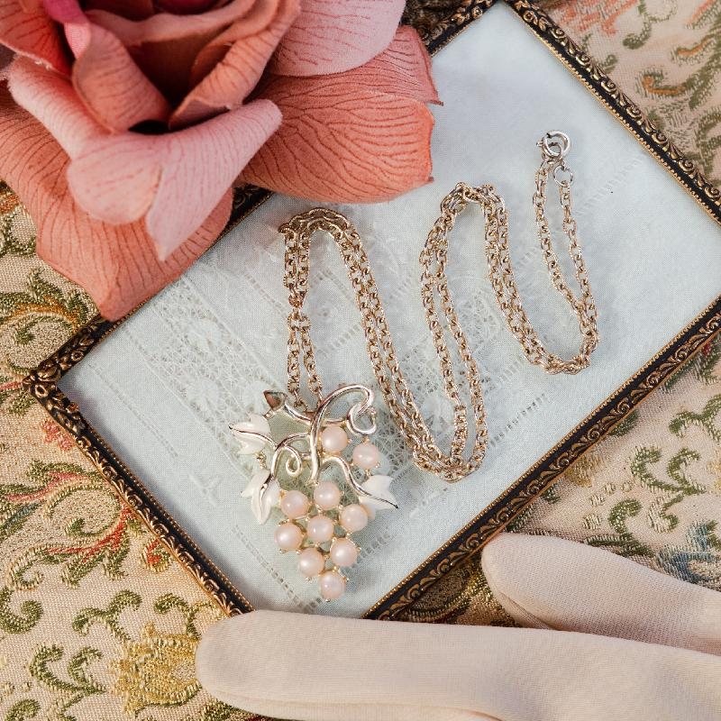 C.a. 1950s American Emamel Grape with Pink Moonglow Lucite Necklace & Screwback Earrings Set (MT1123)