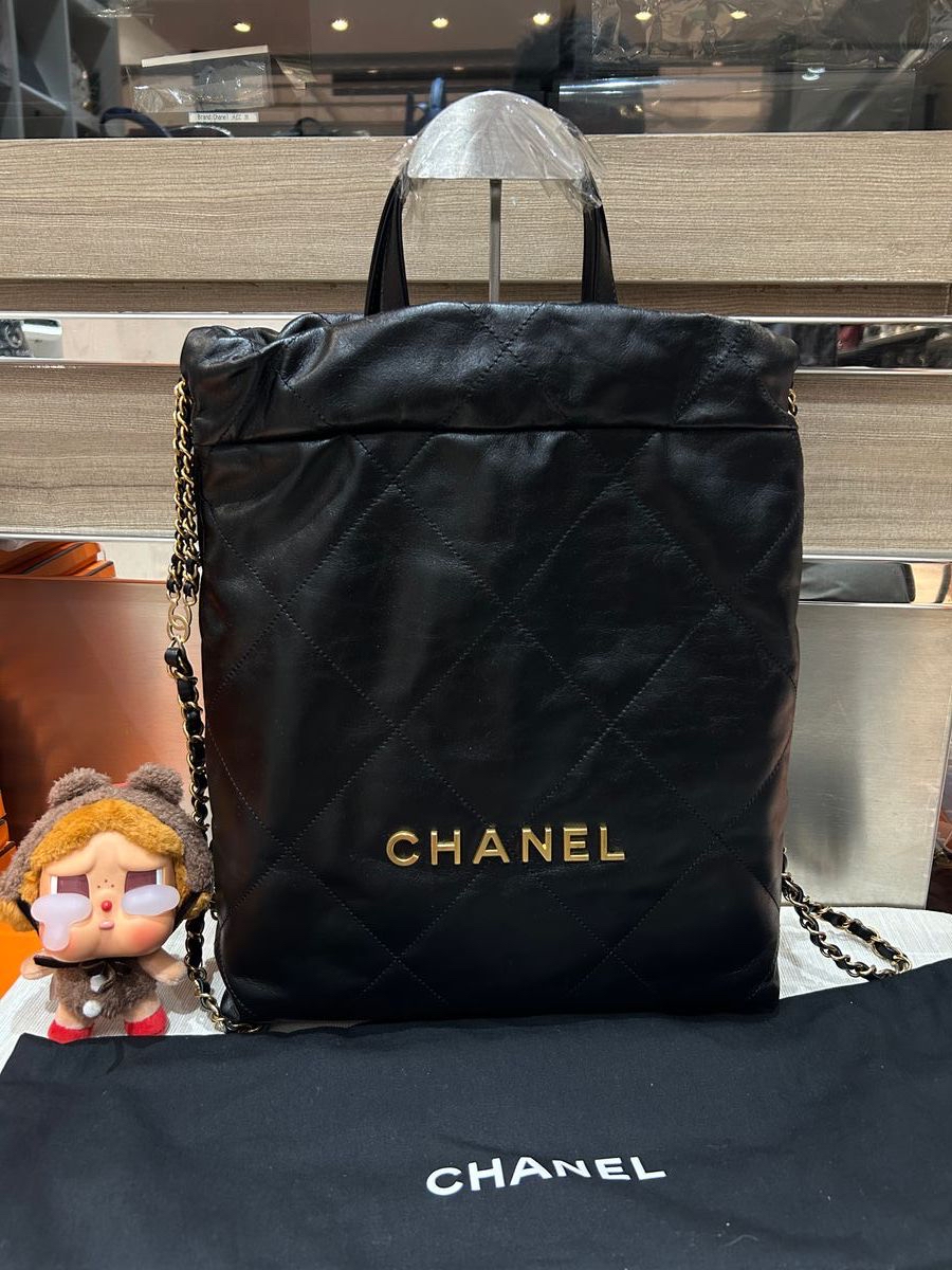 Chanel 22 backpack small 黑色牛皮金鏈, 100%Authentic, 98%new ✅晶片✅Dust bag