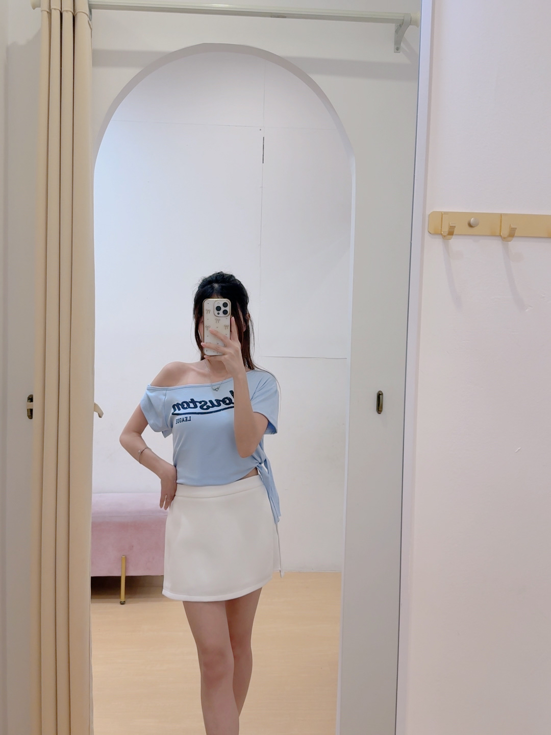 斜露肩字母绑带短上衣 R2912