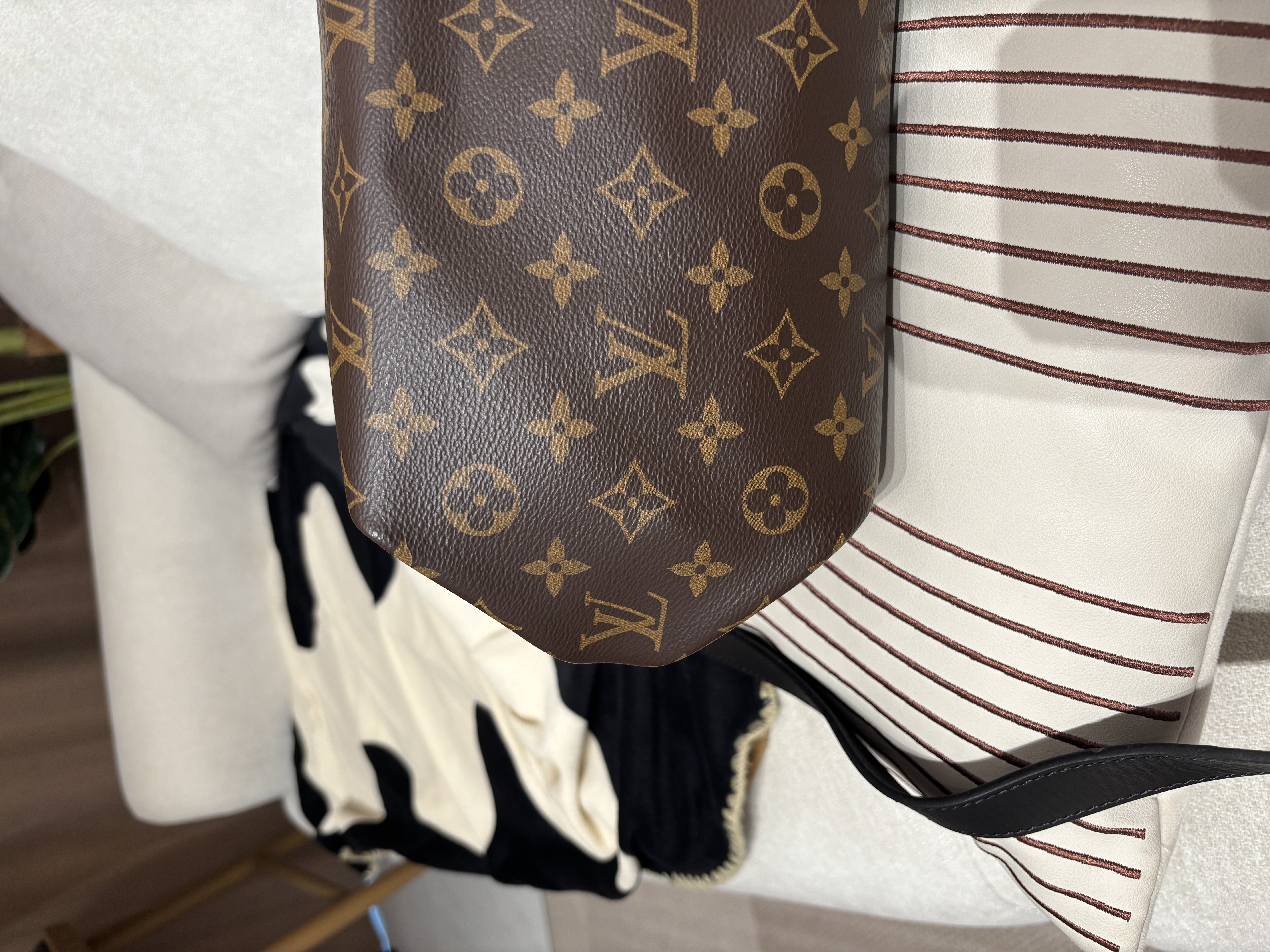 Lv flowers zipped tote bag pm 100%Authentic, 98%new ✅Key Lock ✅Dust bag