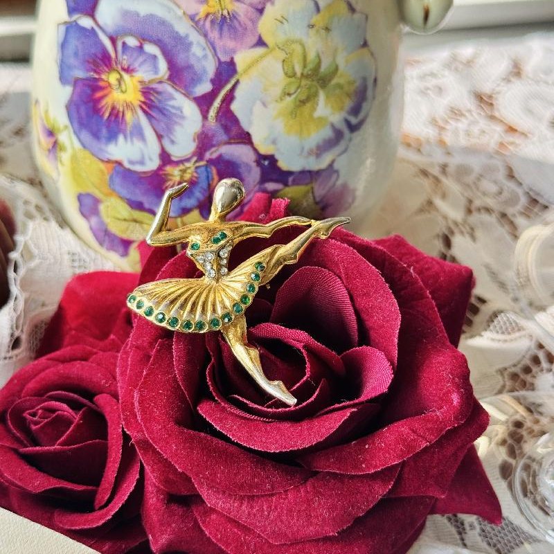 Vintage Elegant Bejeweled Ballerina Golden Brooch (MT2364)
